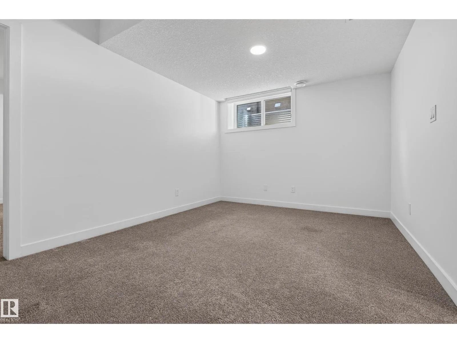 11207 75 AV NW