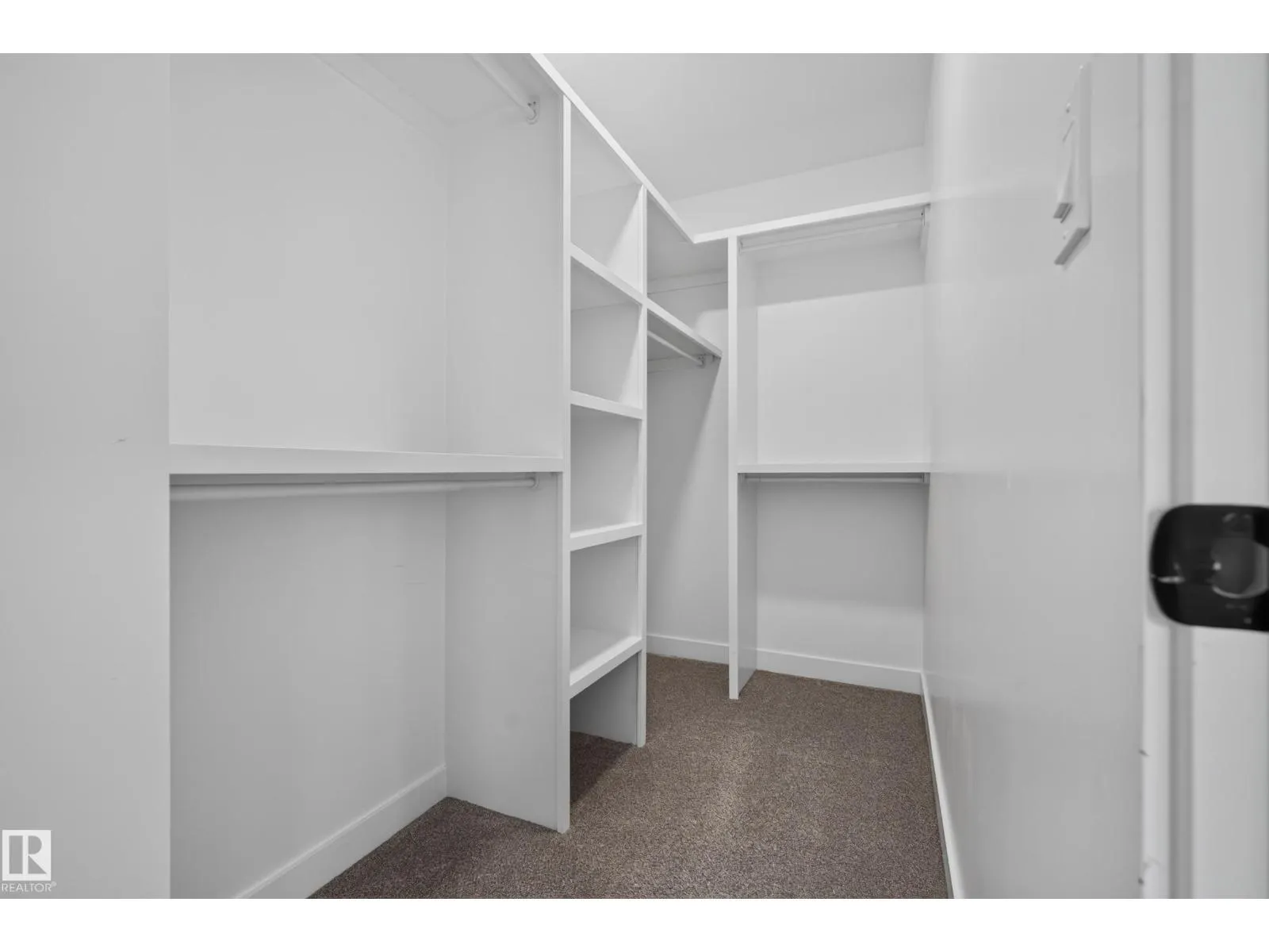 11207 75 AV NW