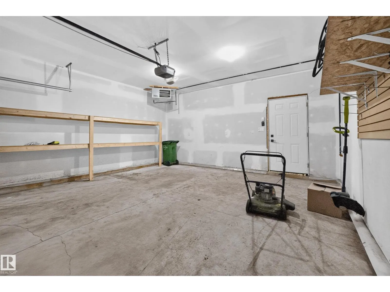 11207 75 AV NW