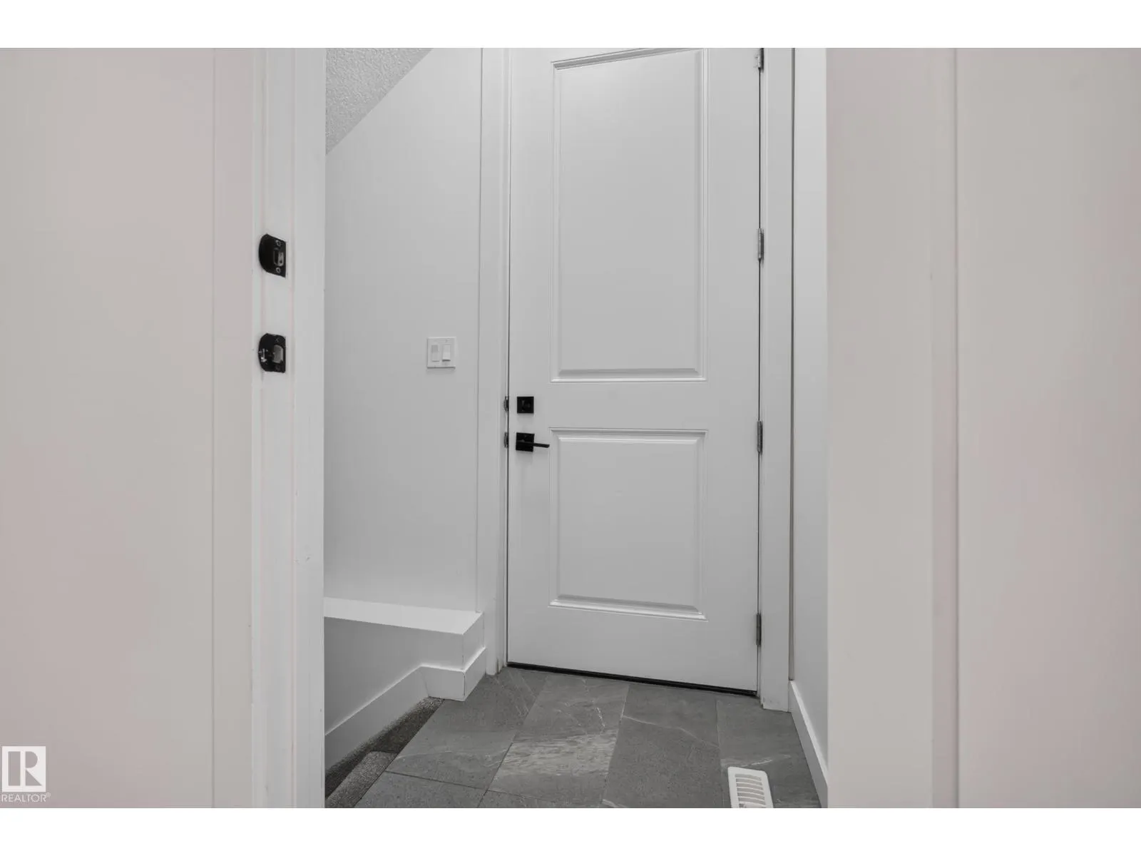 11207 75 AV NW
