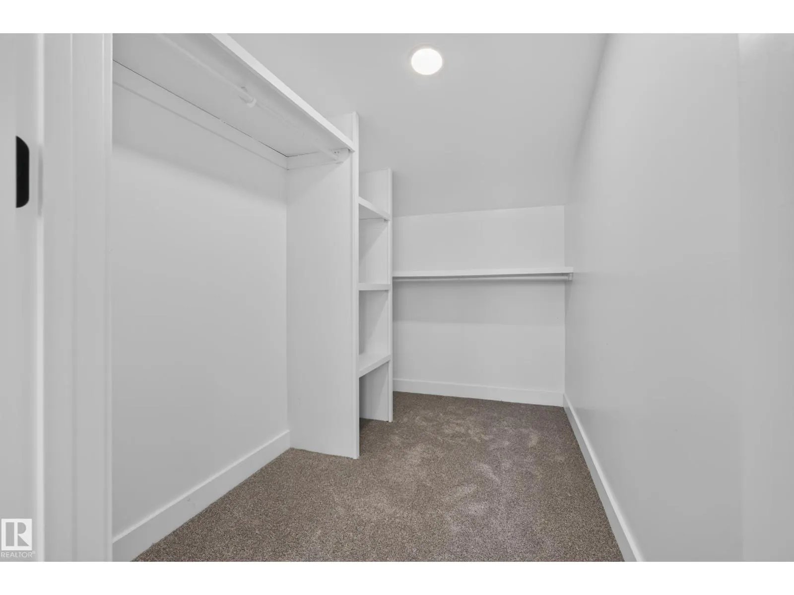 11207 75 AV NW