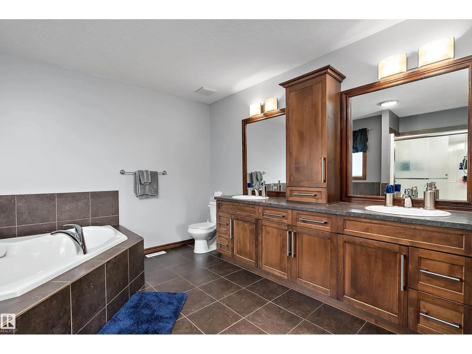 87 LAMPLIGHT DR