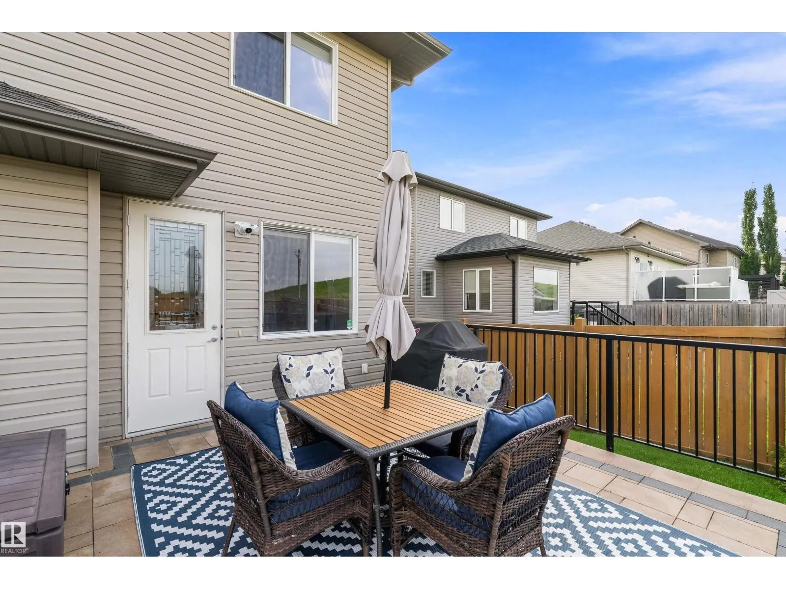 87 LAMPLIGHT DR