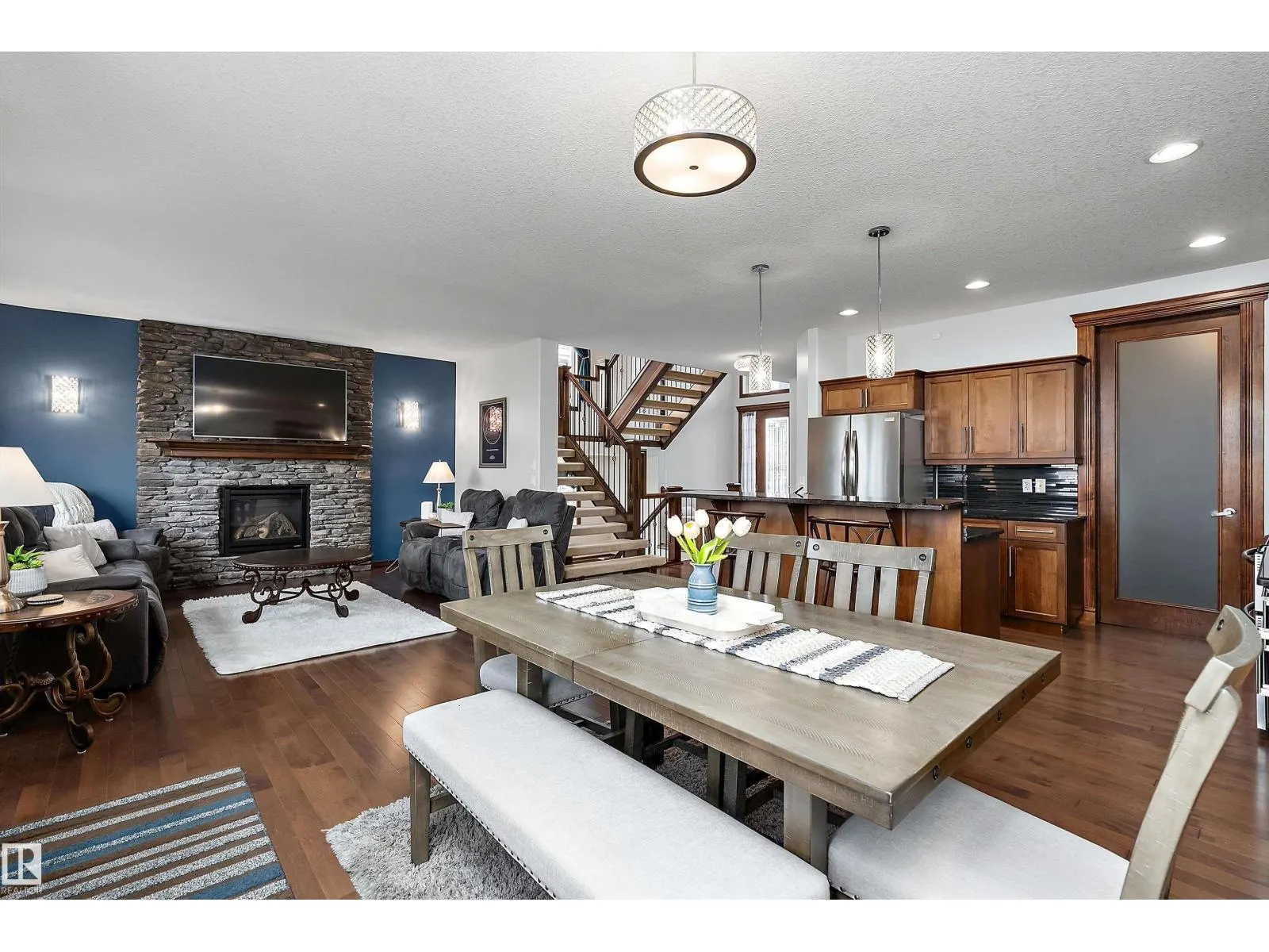 87 LAMPLIGHT DR