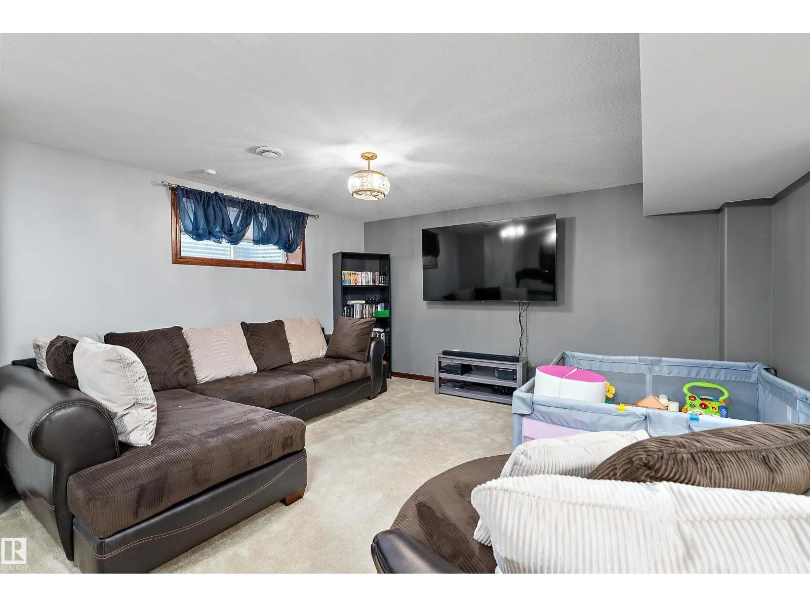 87 LAMPLIGHT DR