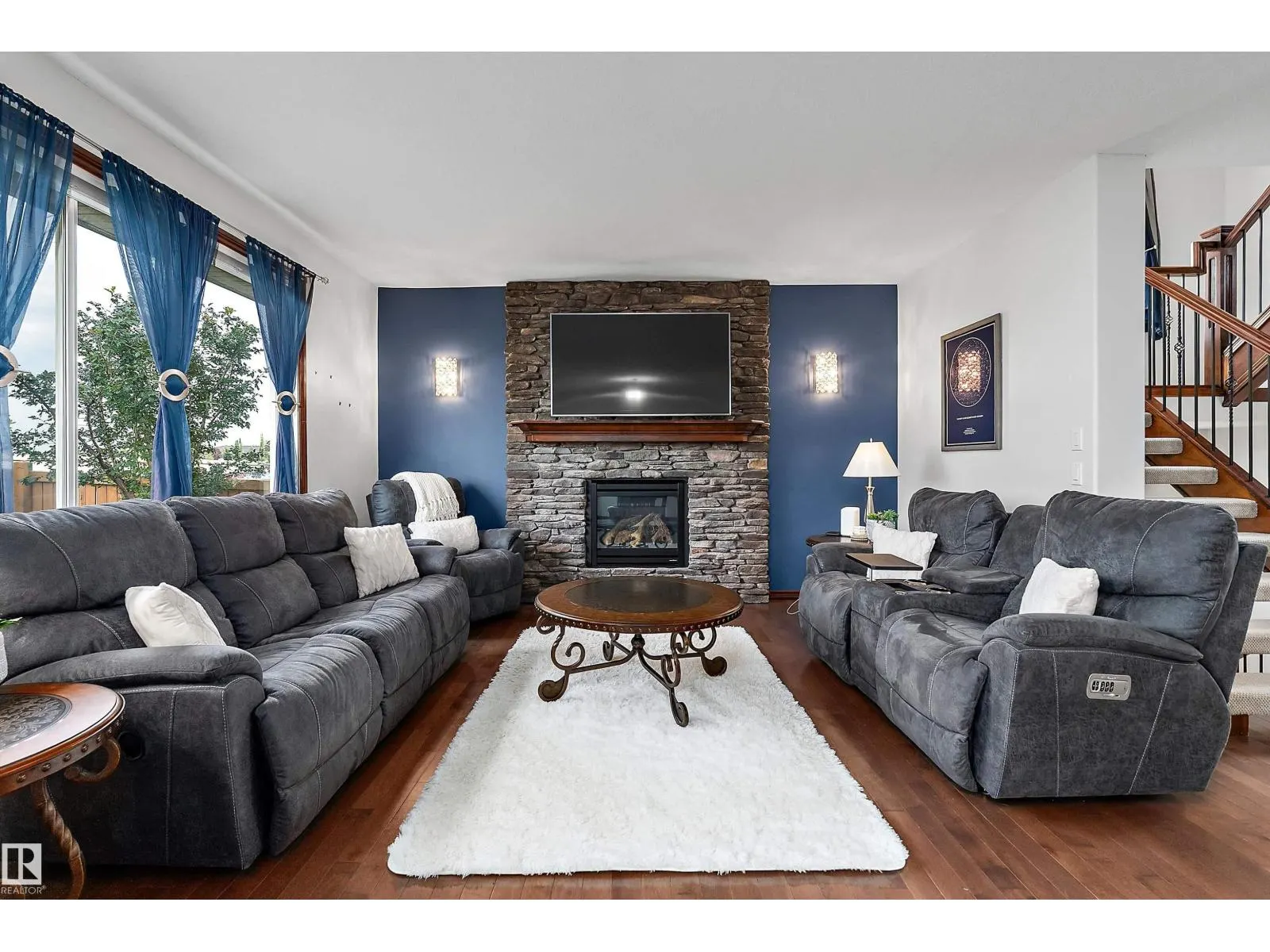 87 LAMPLIGHT DR