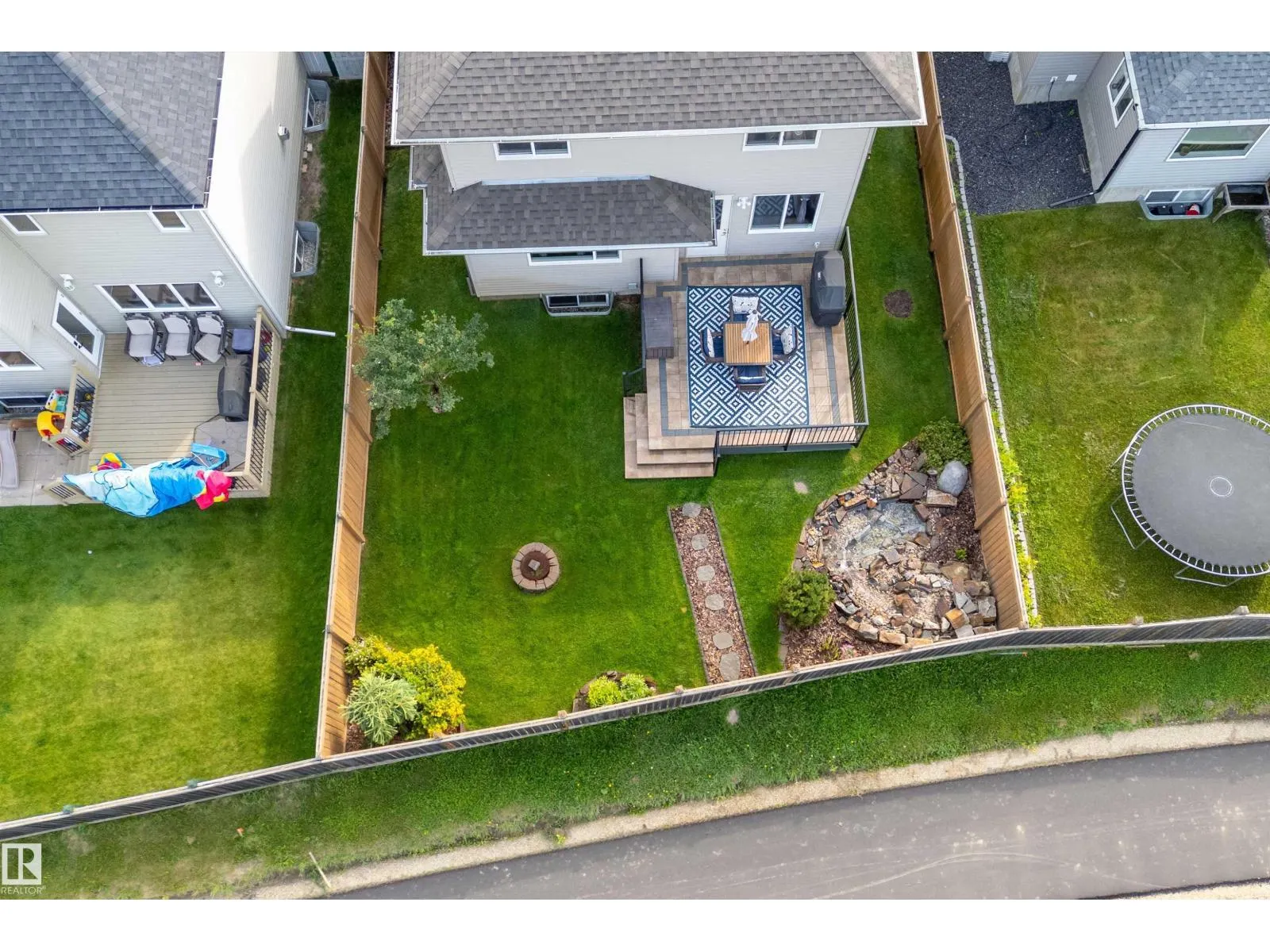 87 LAMPLIGHT DR