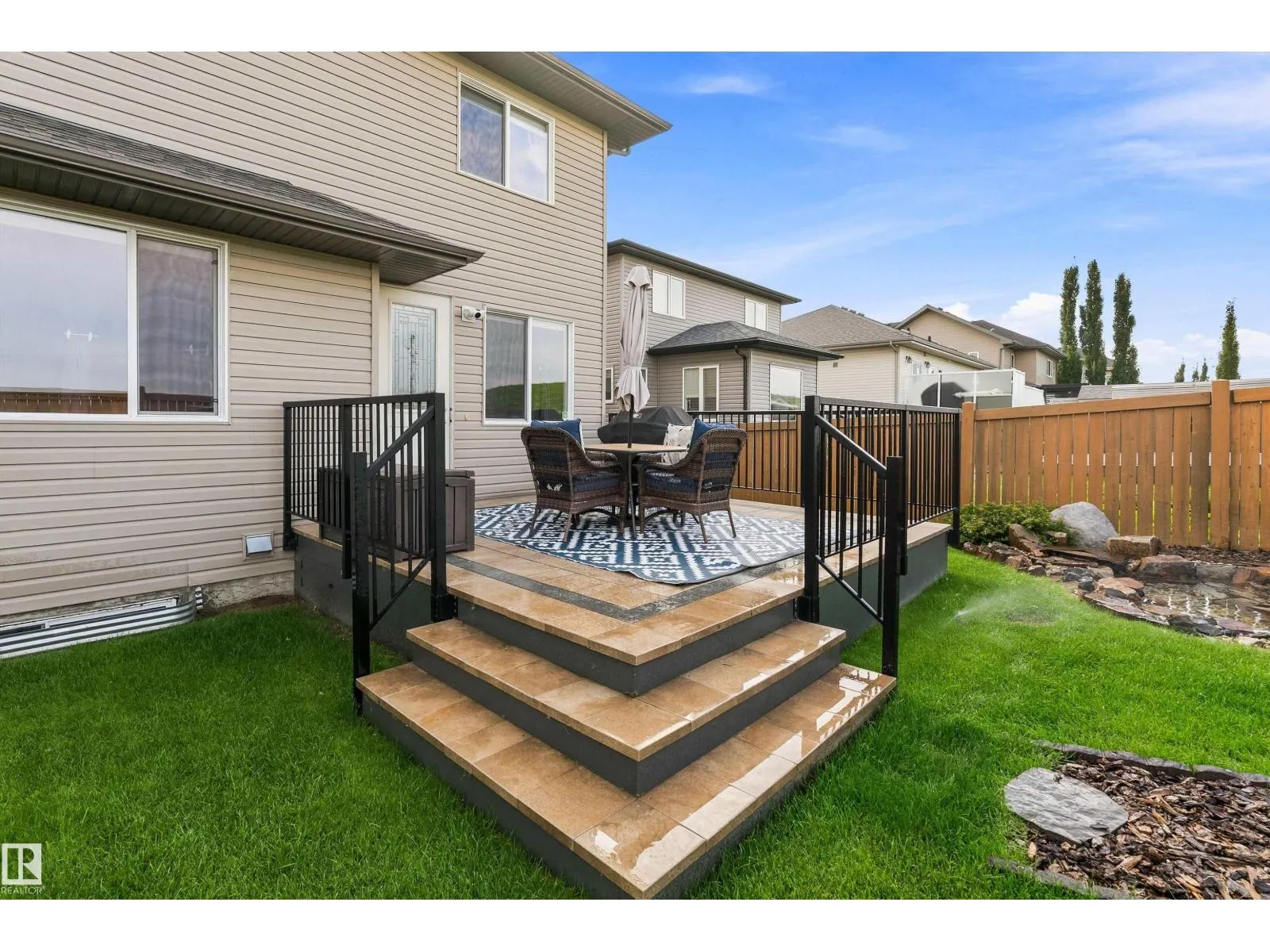 87 LAMPLIGHT DR