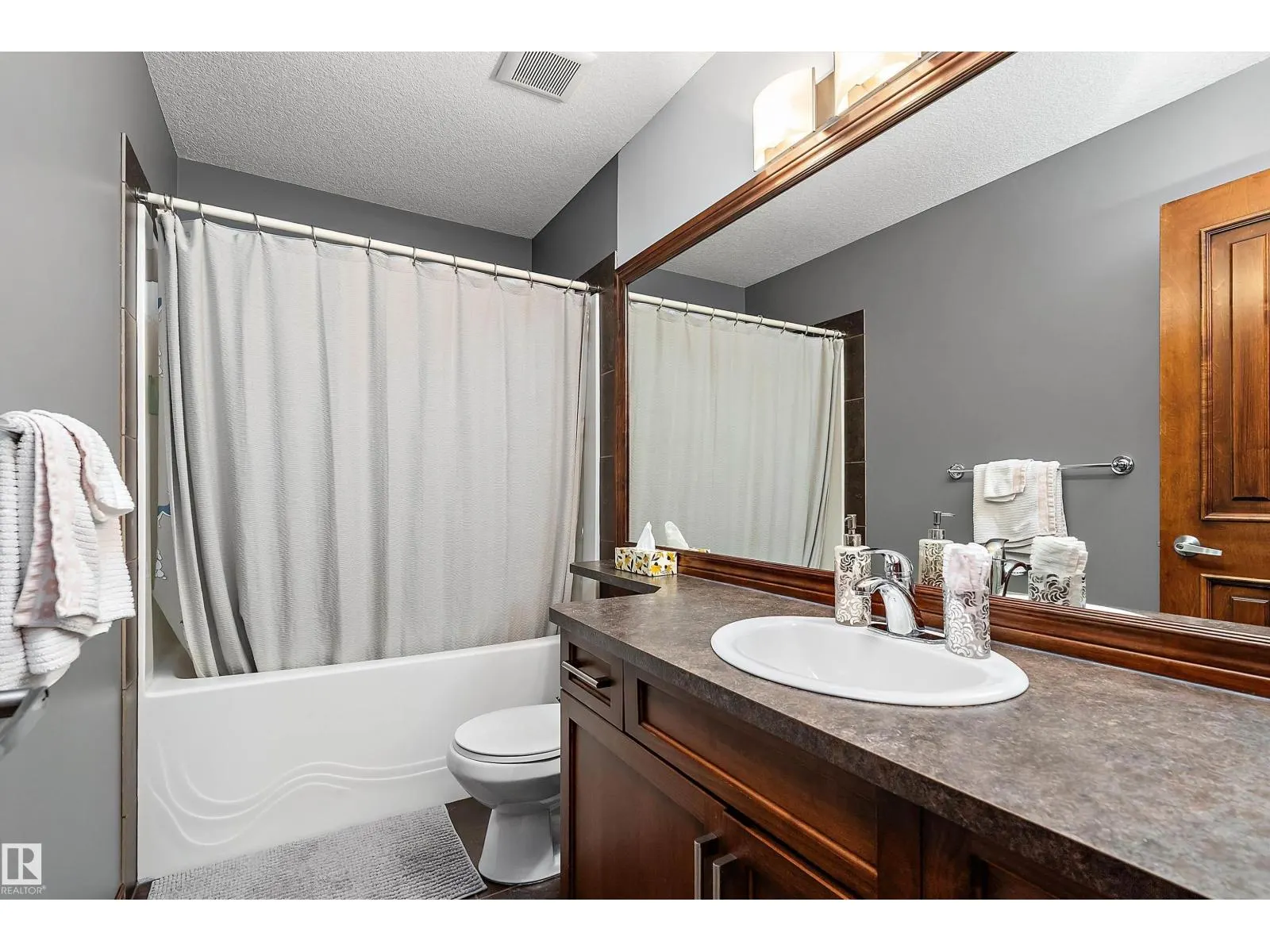 87 LAMPLIGHT DR