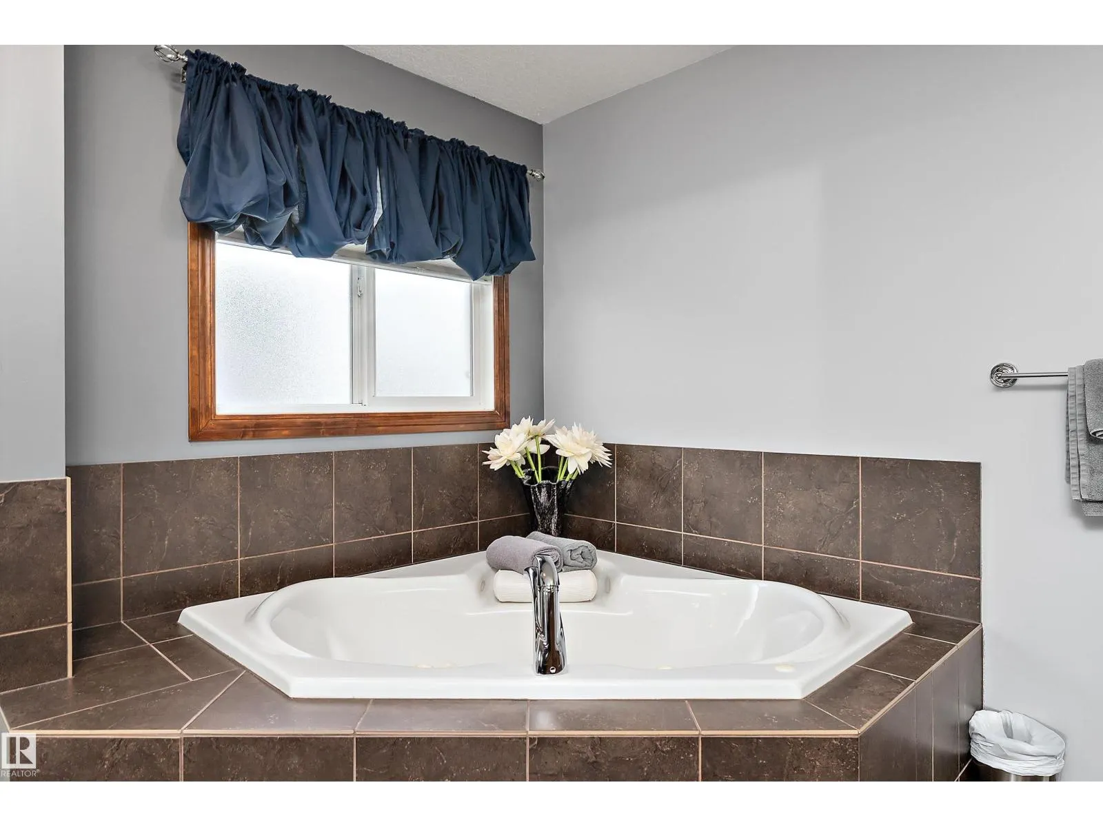 87 LAMPLIGHT DR