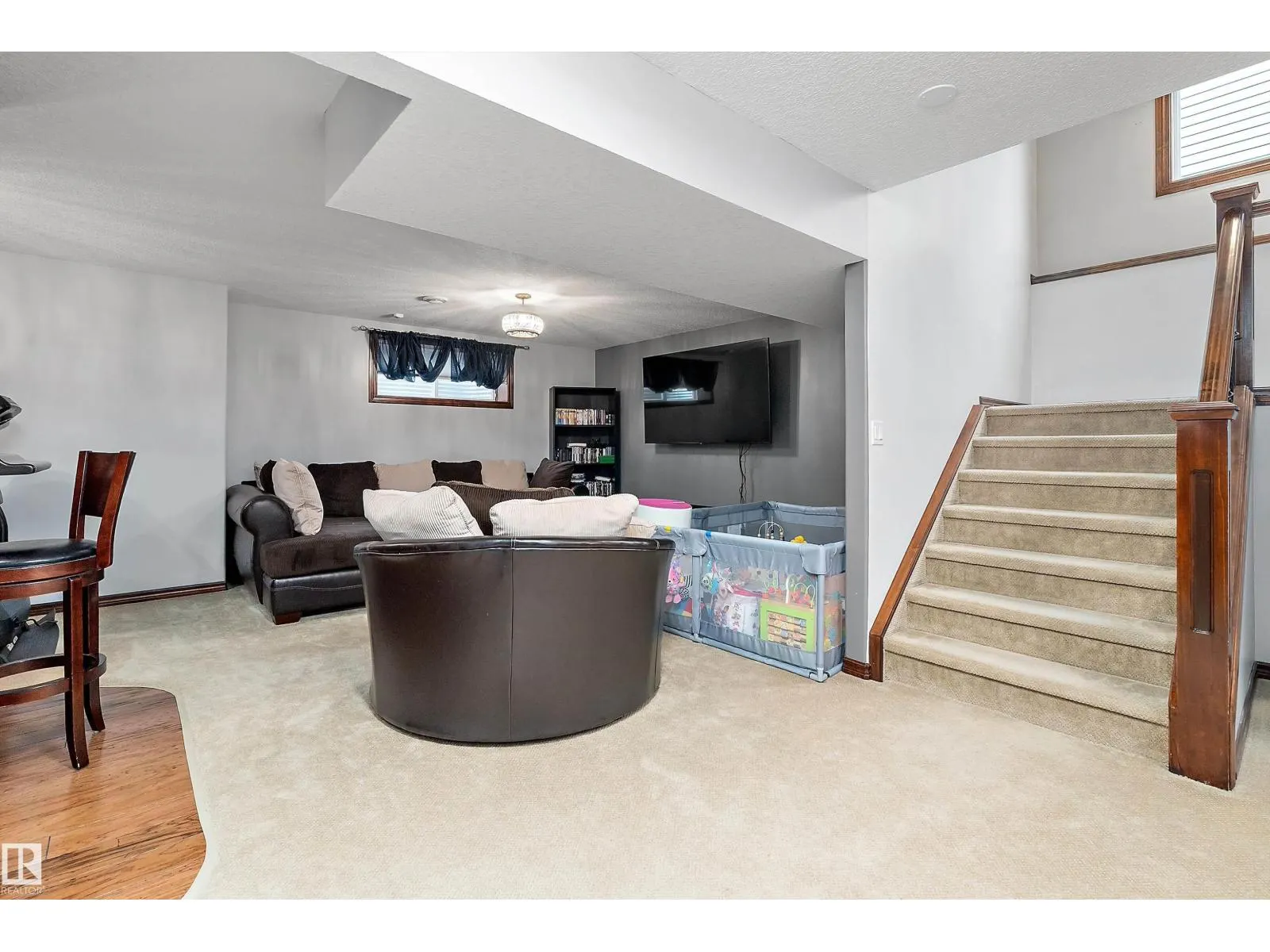 87 LAMPLIGHT DR