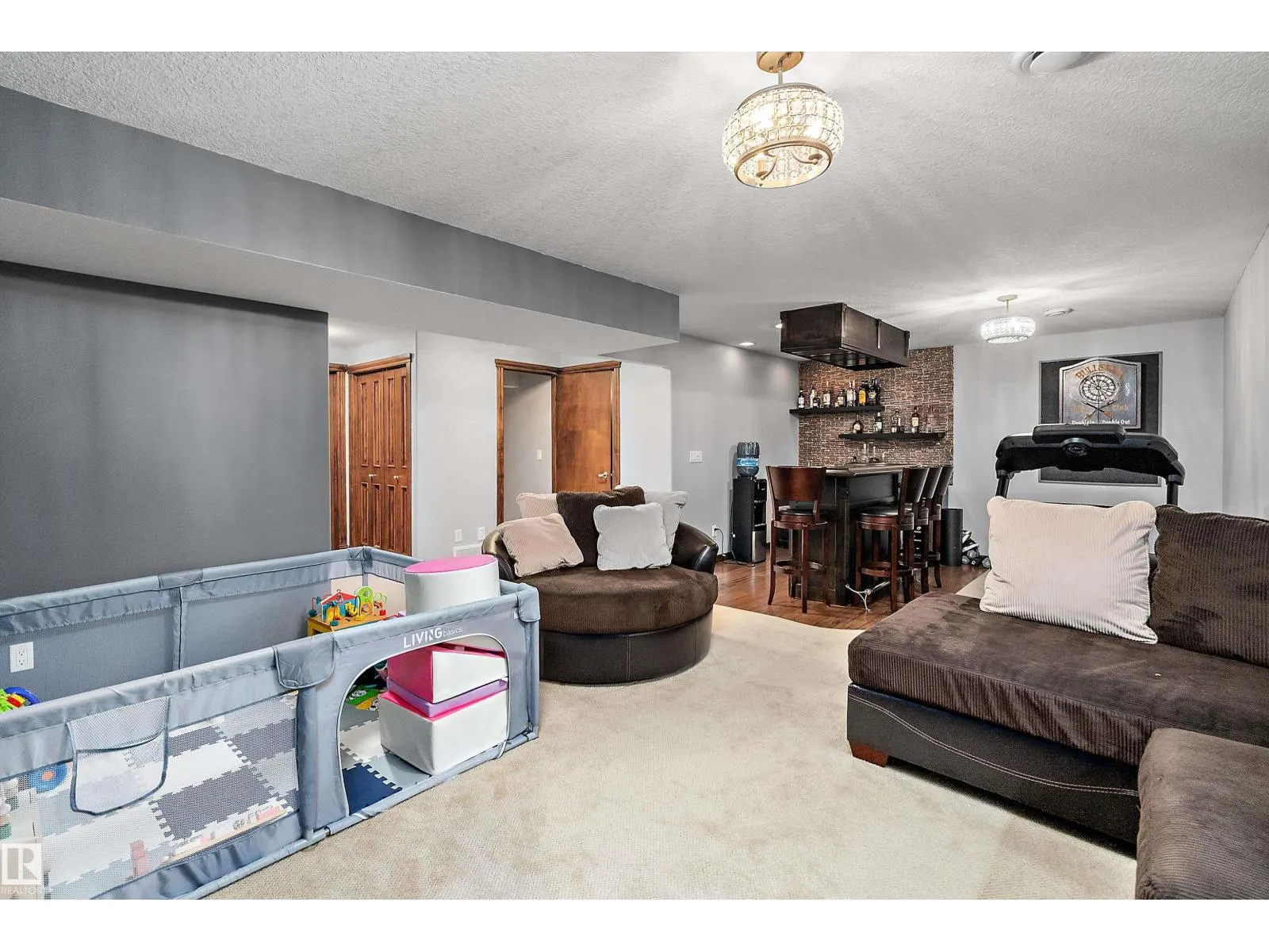 87 LAMPLIGHT DR