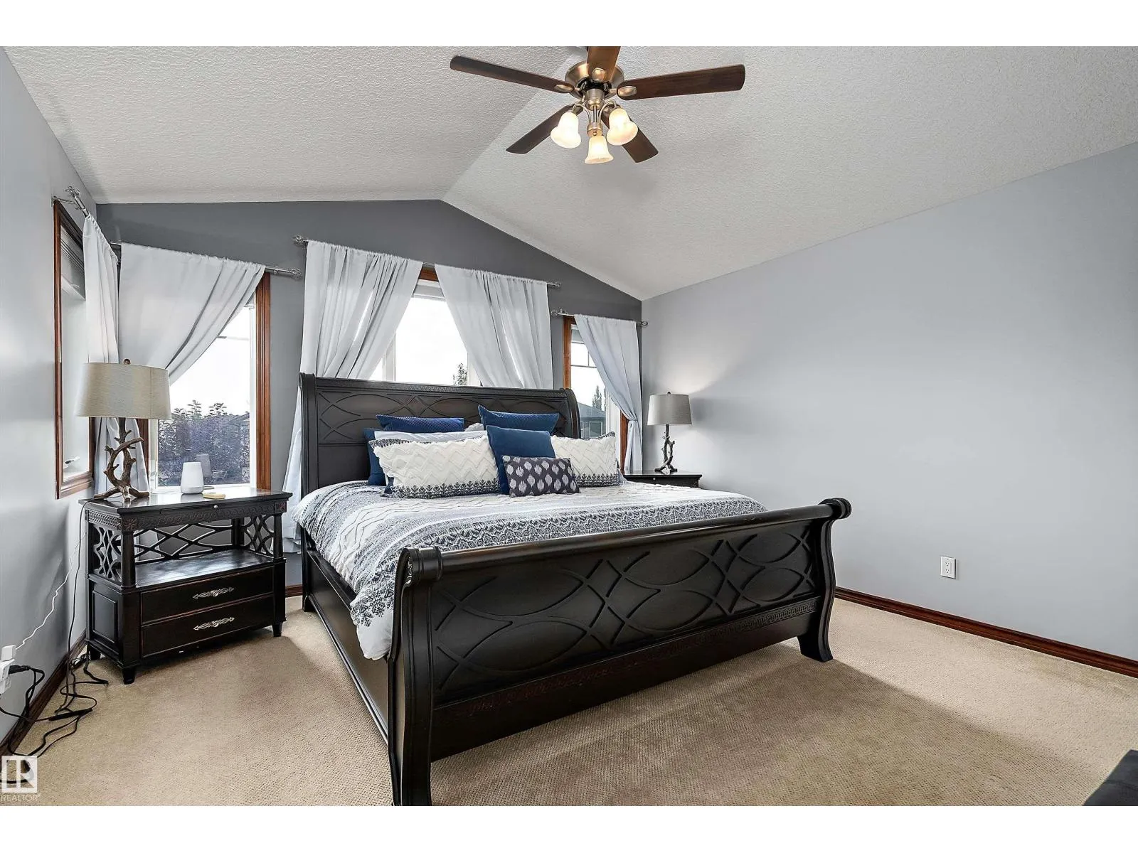 87 LAMPLIGHT DR