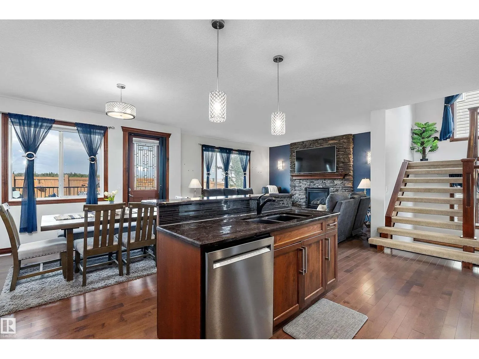 87 LAMPLIGHT DR