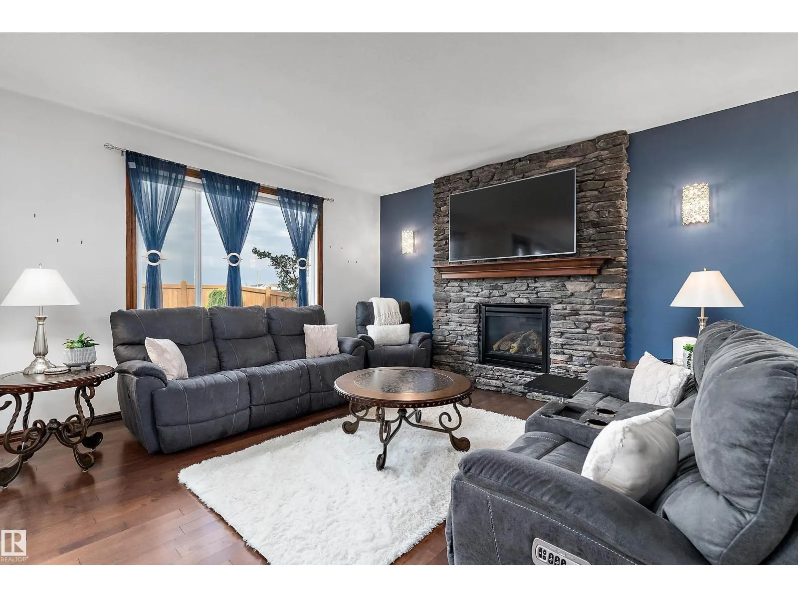 87 LAMPLIGHT DR