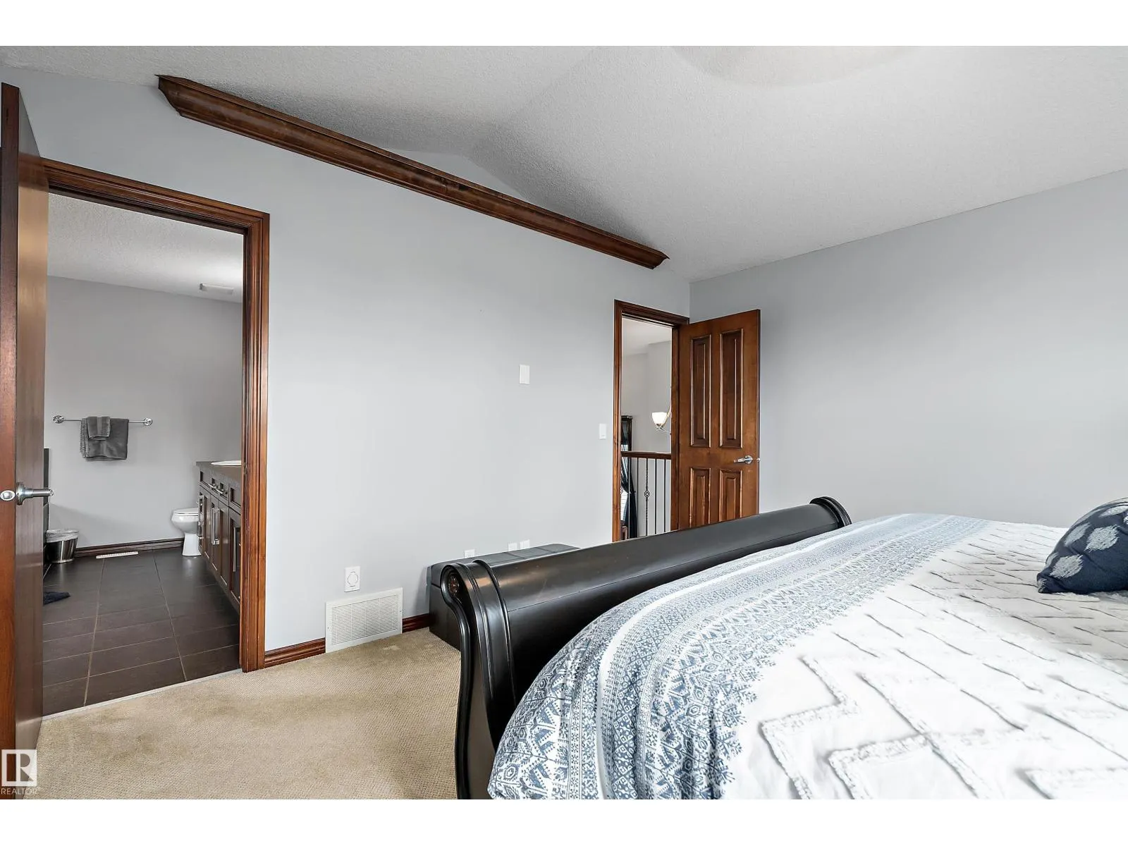 87 LAMPLIGHT DR
