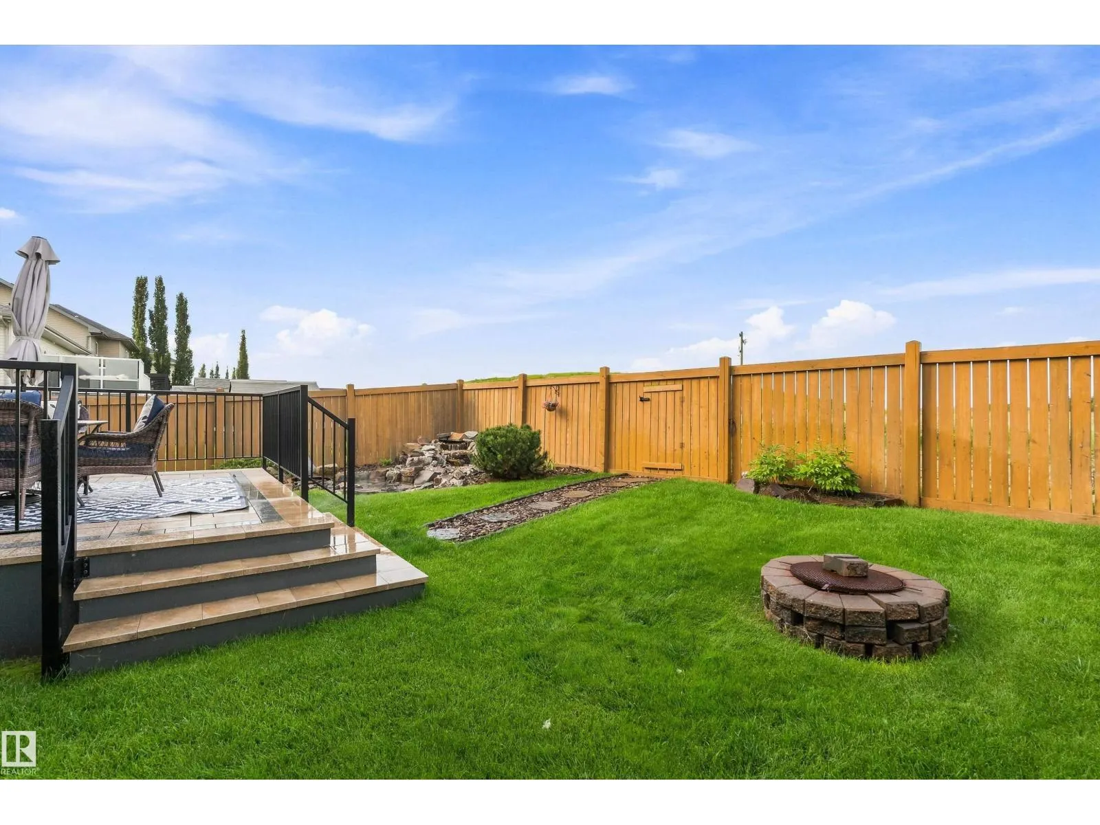 87 LAMPLIGHT DR