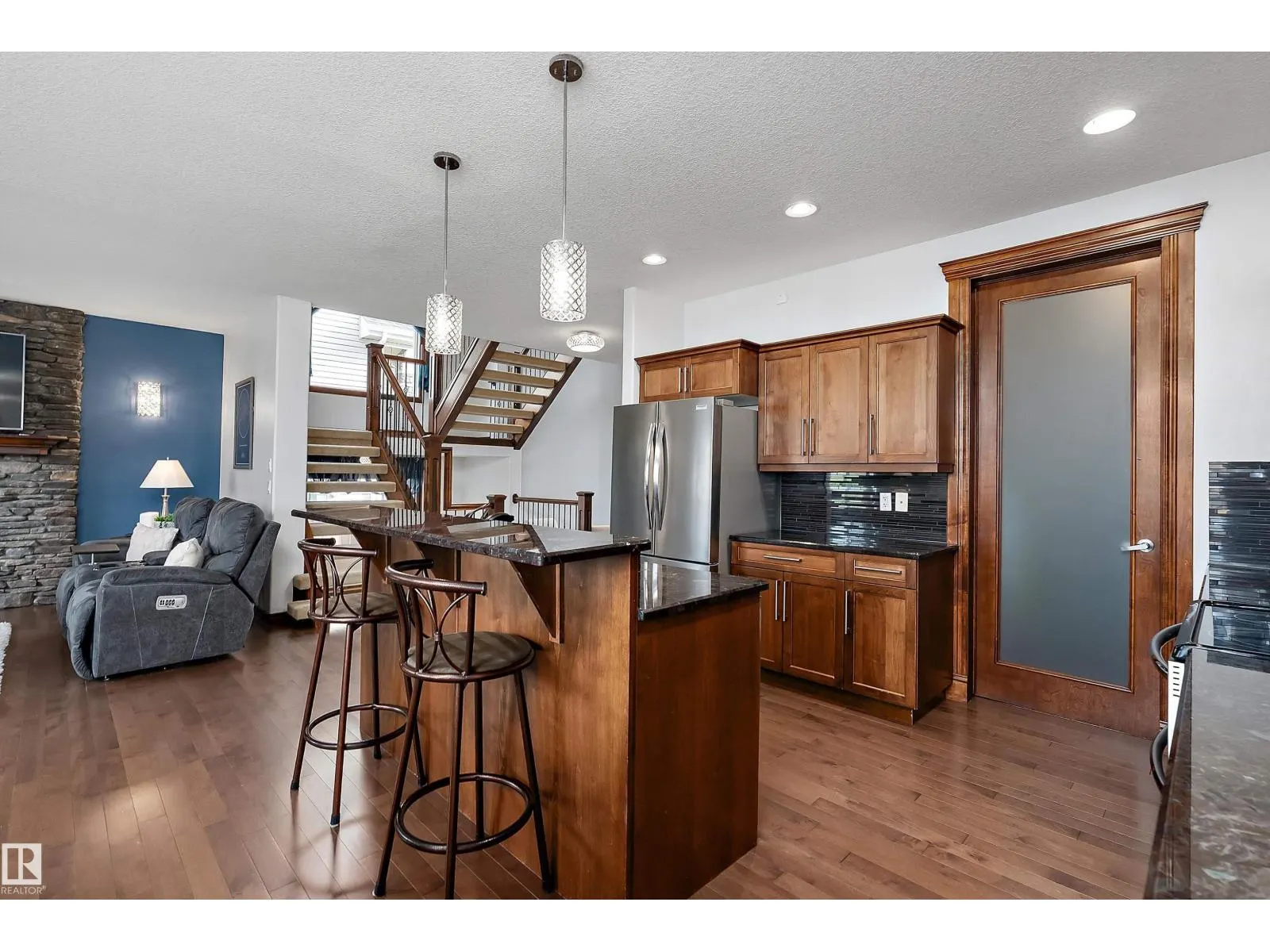 87 LAMPLIGHT DR
