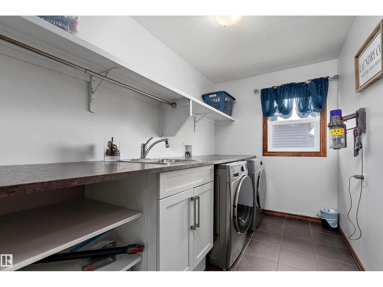 87 LAMPLIGHT DR