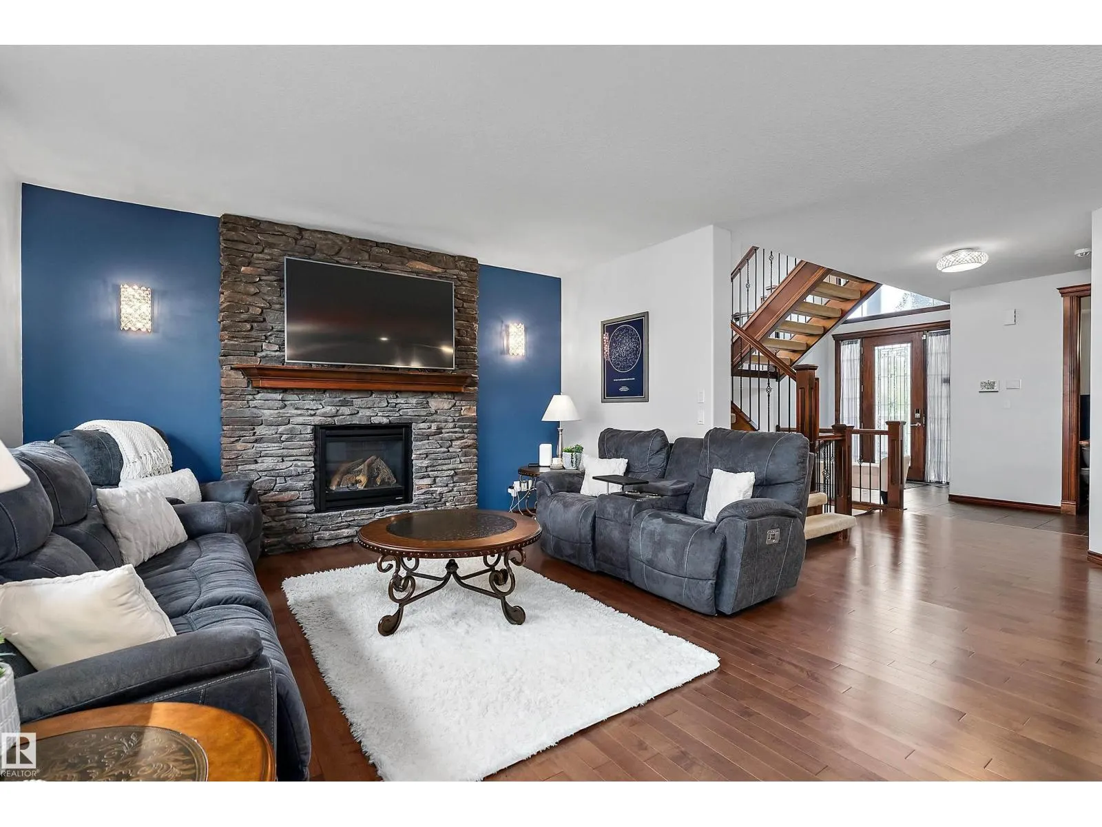 87 LAMPLIGHT DR