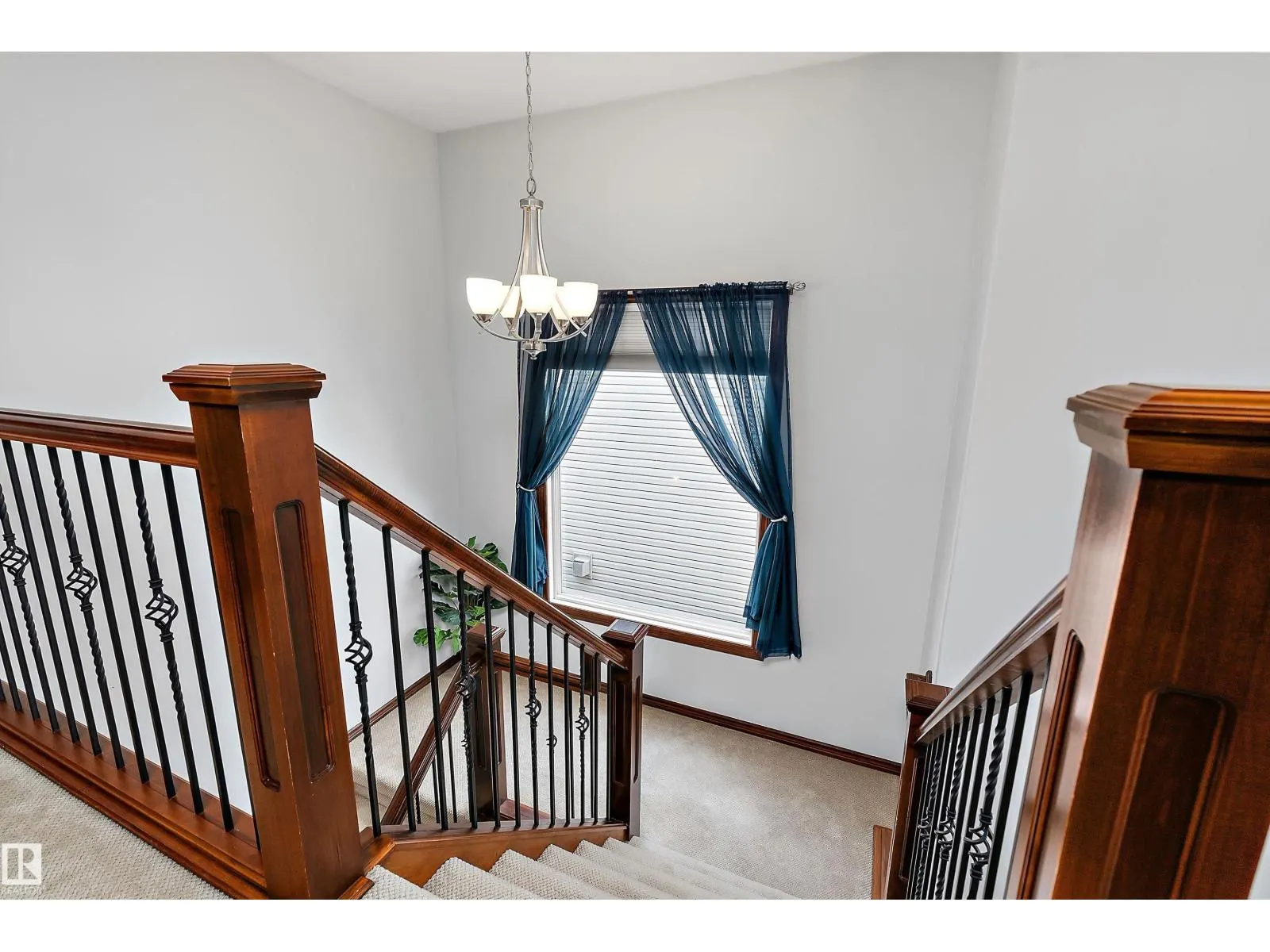 87 LAMPLIGHT DR