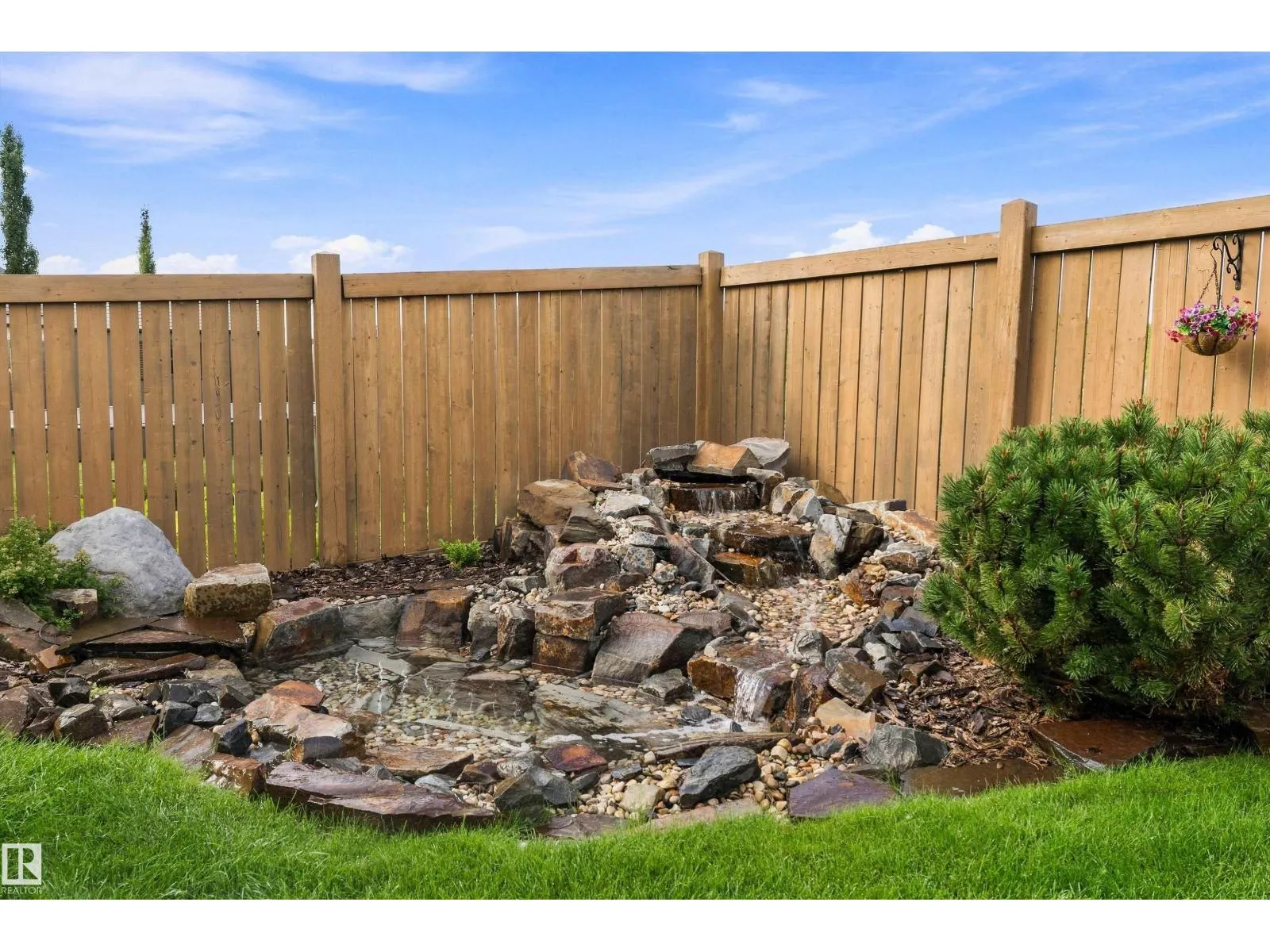 87 LAMPLIGHT DR