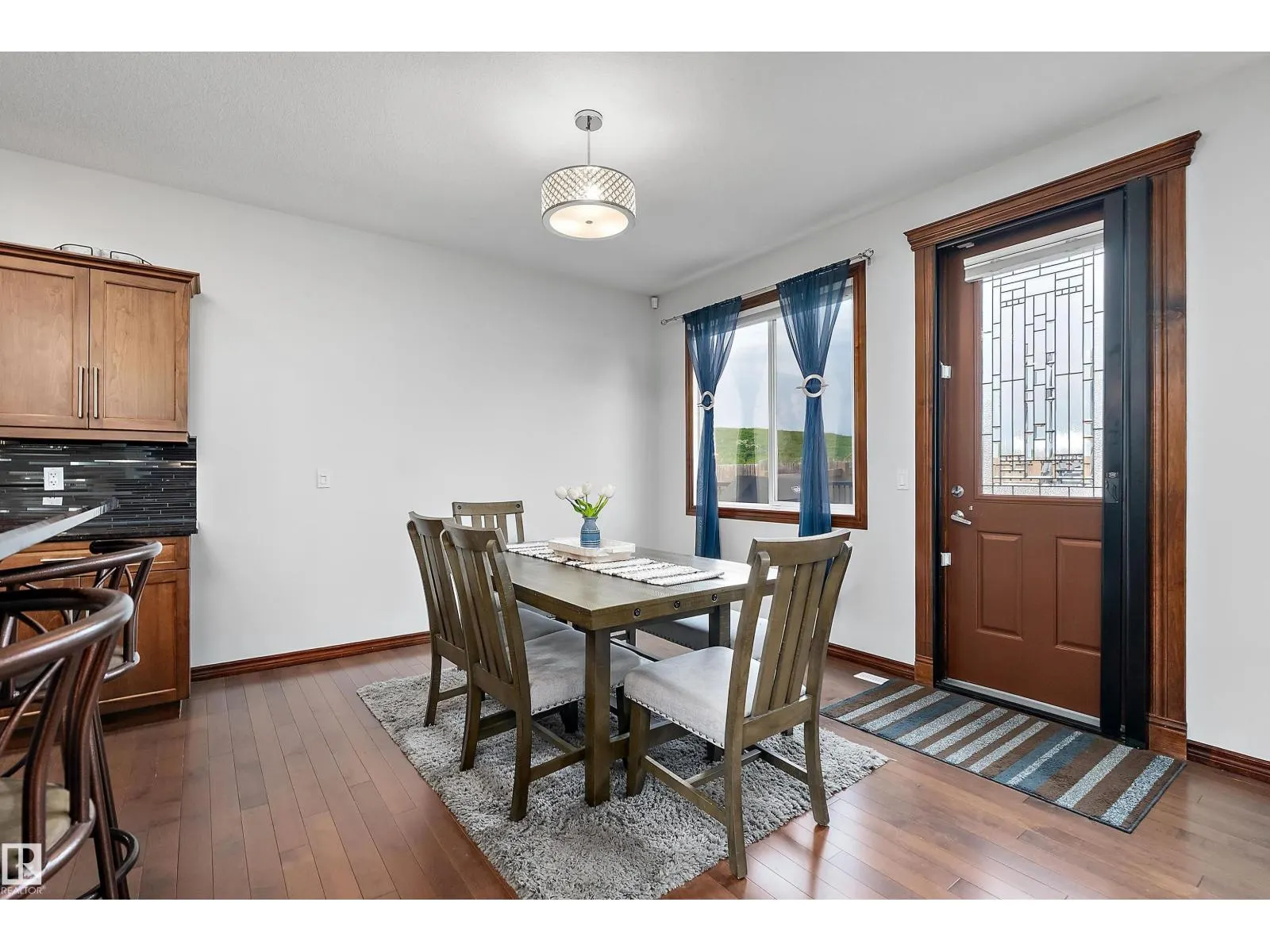 87 LAMPLIGHT DR