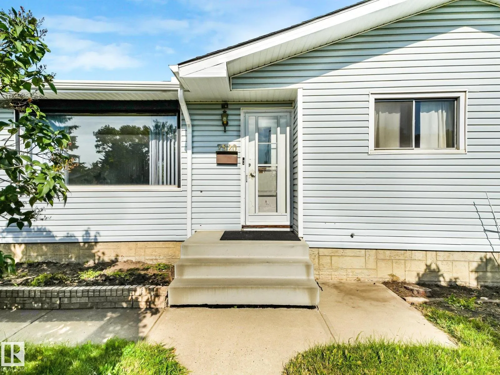 7520 130 AV NW