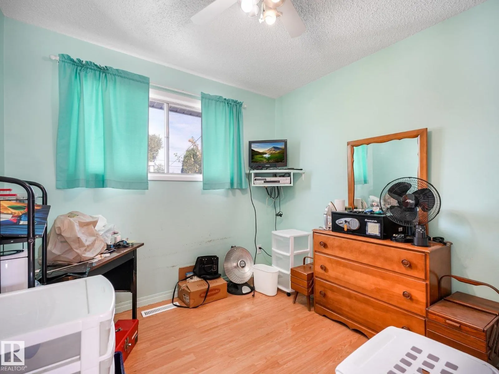 7520 130 AV NW