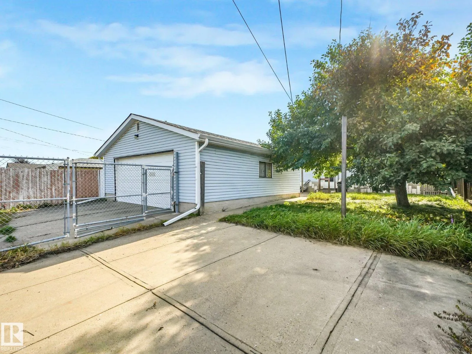 7520 130 AV NW