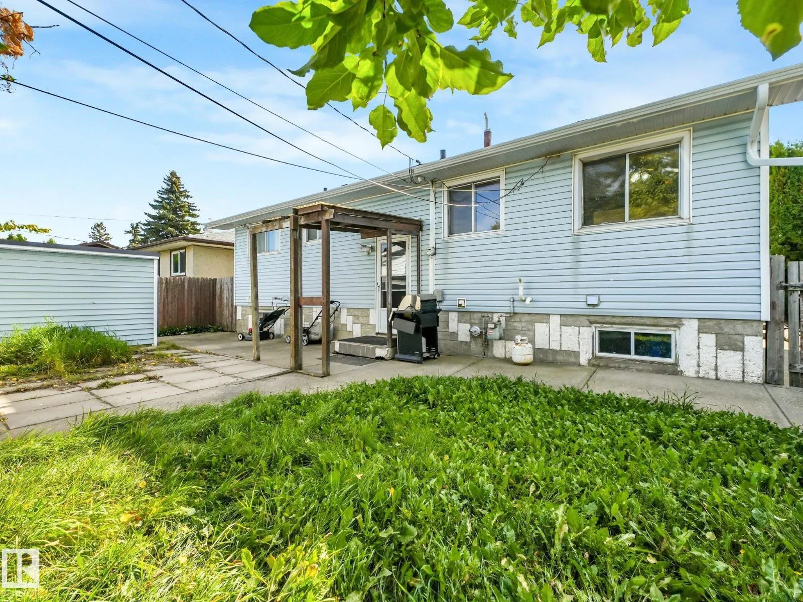 7520 130 AV NW