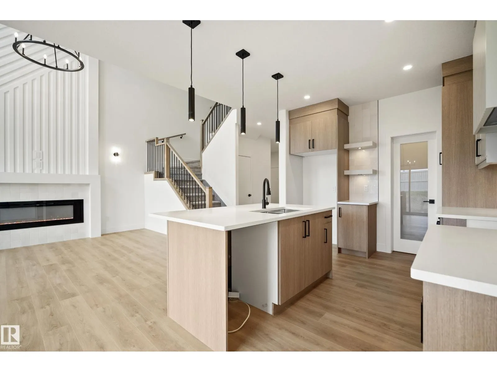 121 Caledon CR