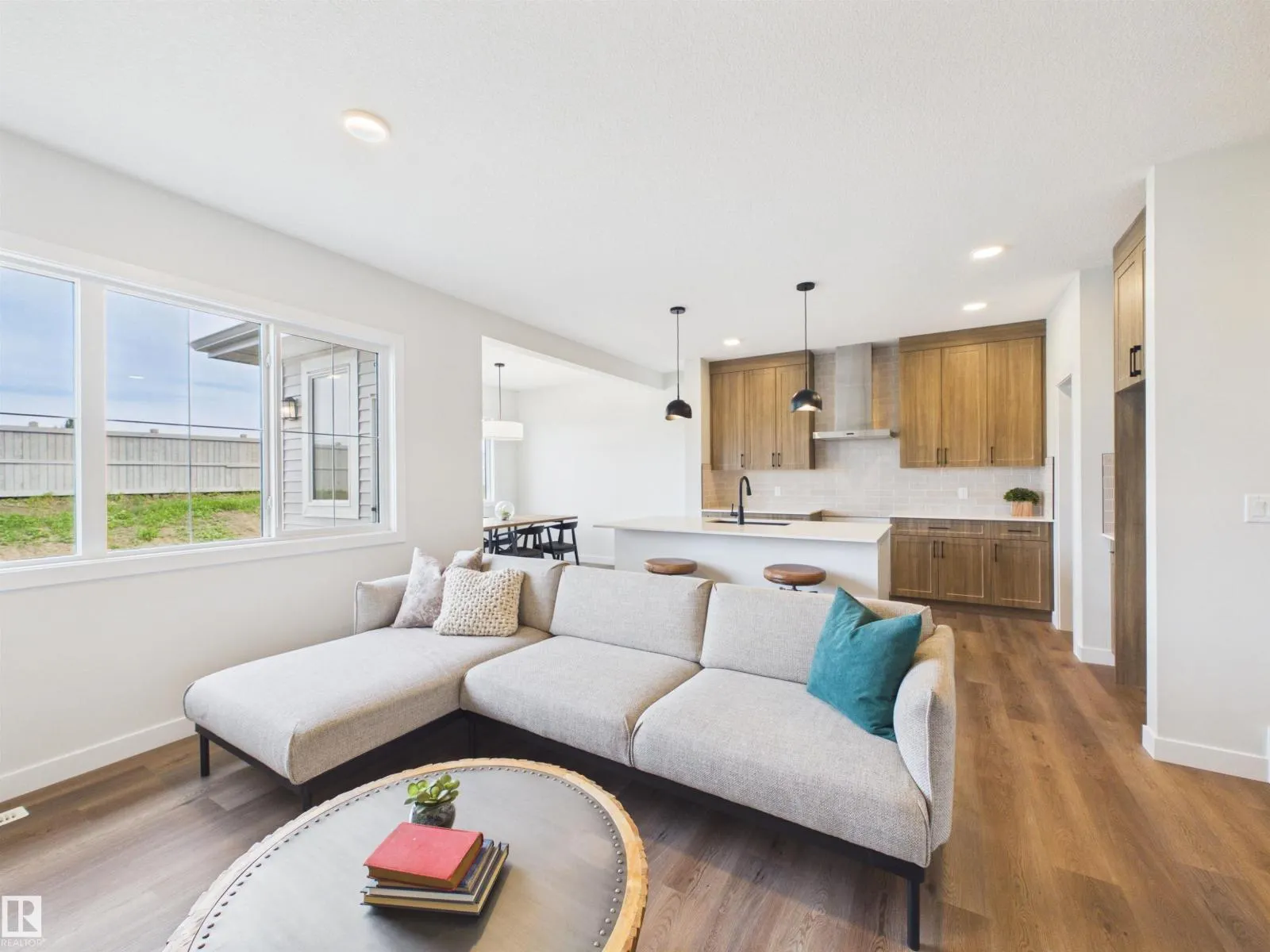 159 CALEDON CR