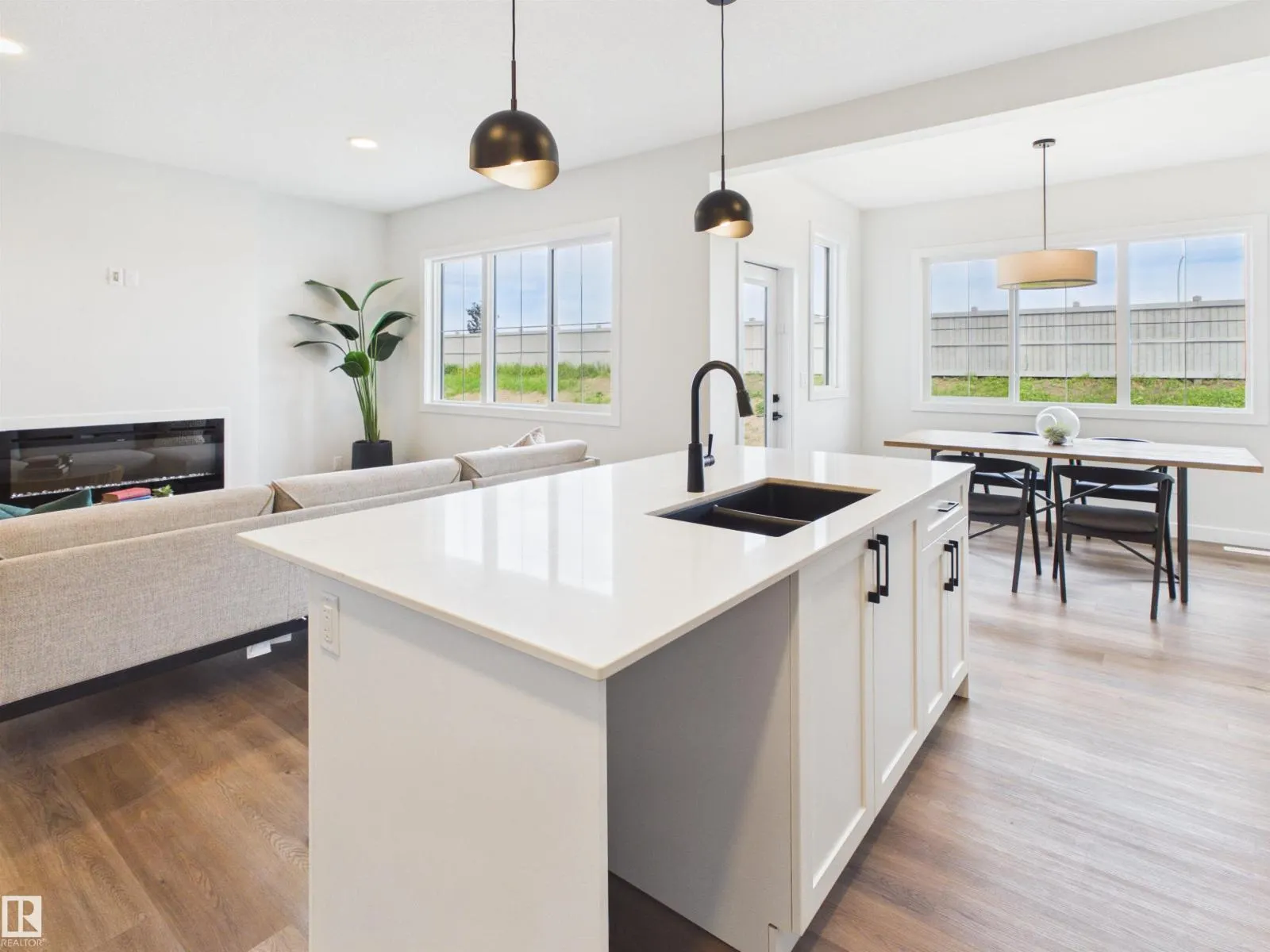 159 CALEDON CR