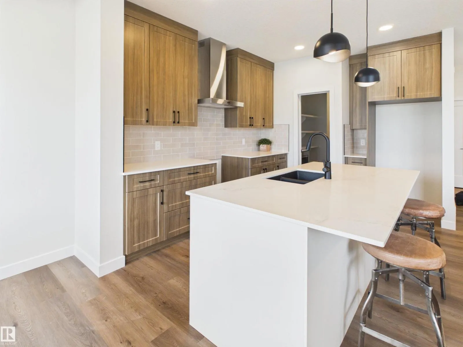 159 CALEDON CR
