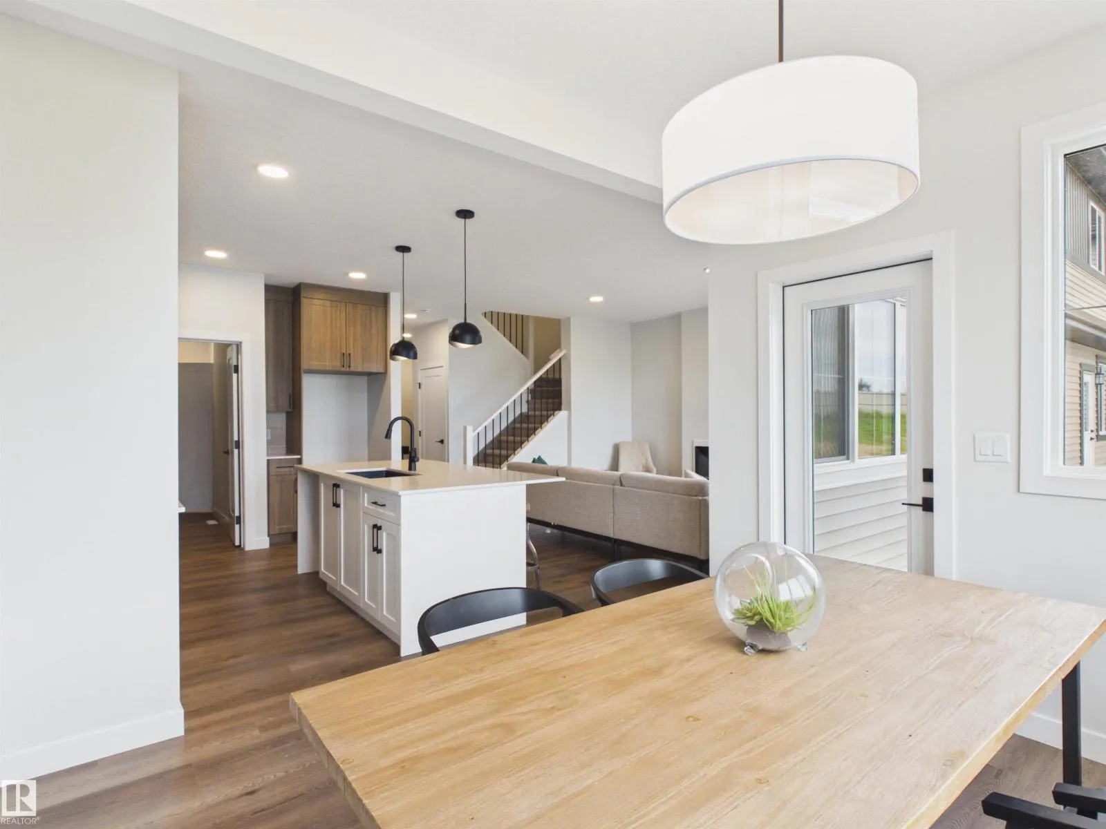 159 CALEDON CR