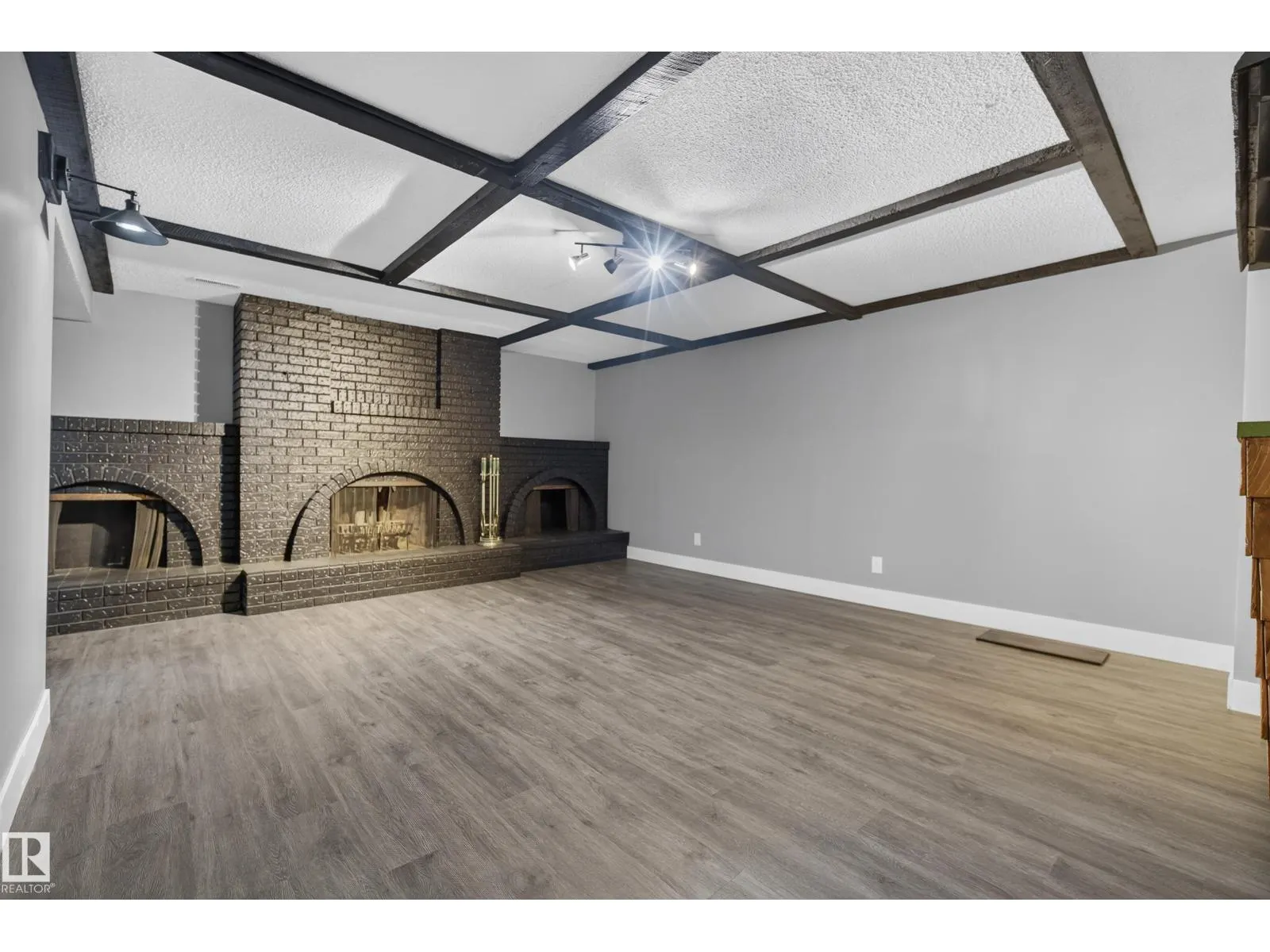25 MILBURN CR