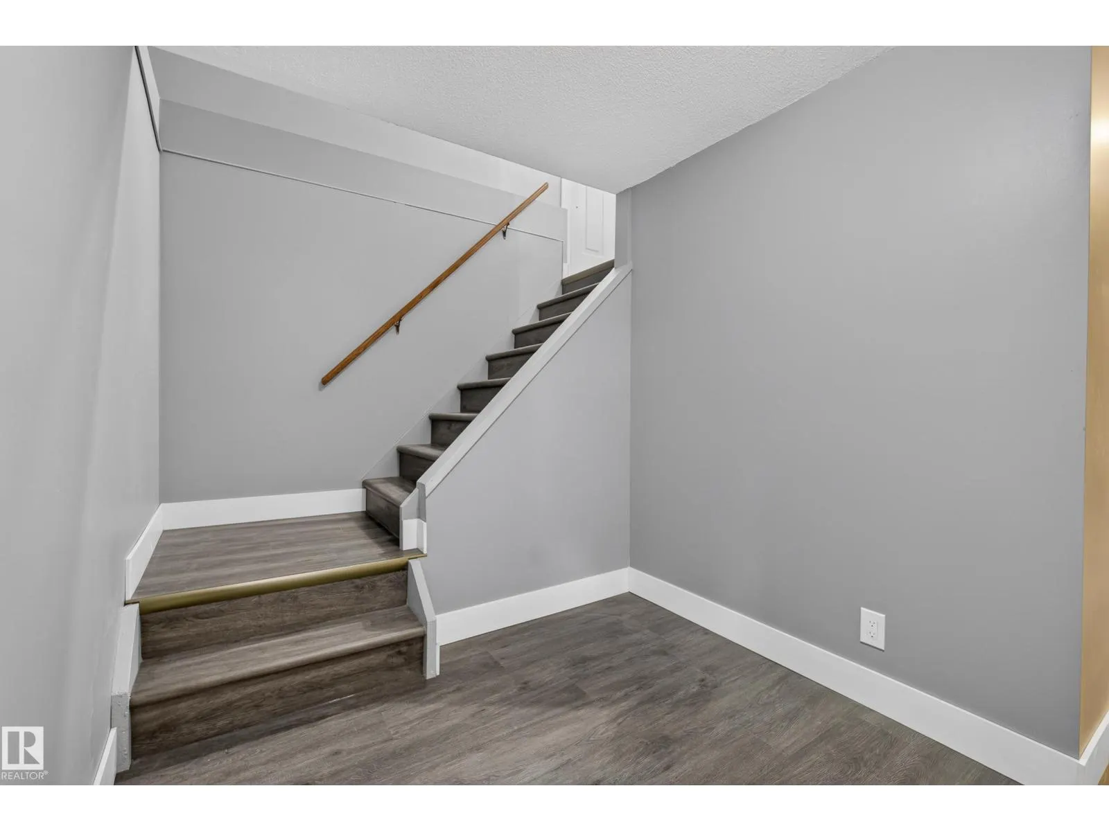 25 MILBURN CR
