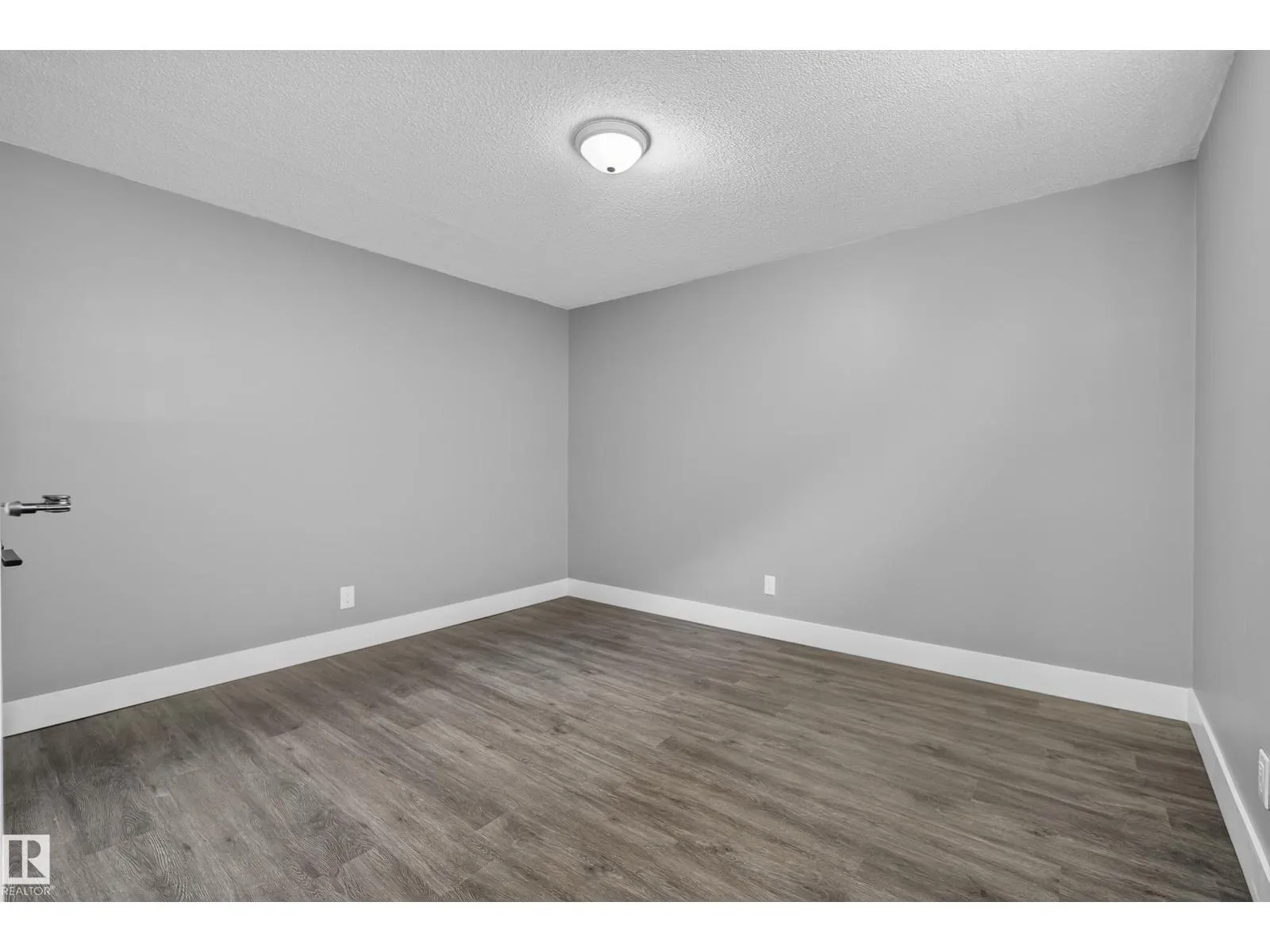 25 MILBURN CR