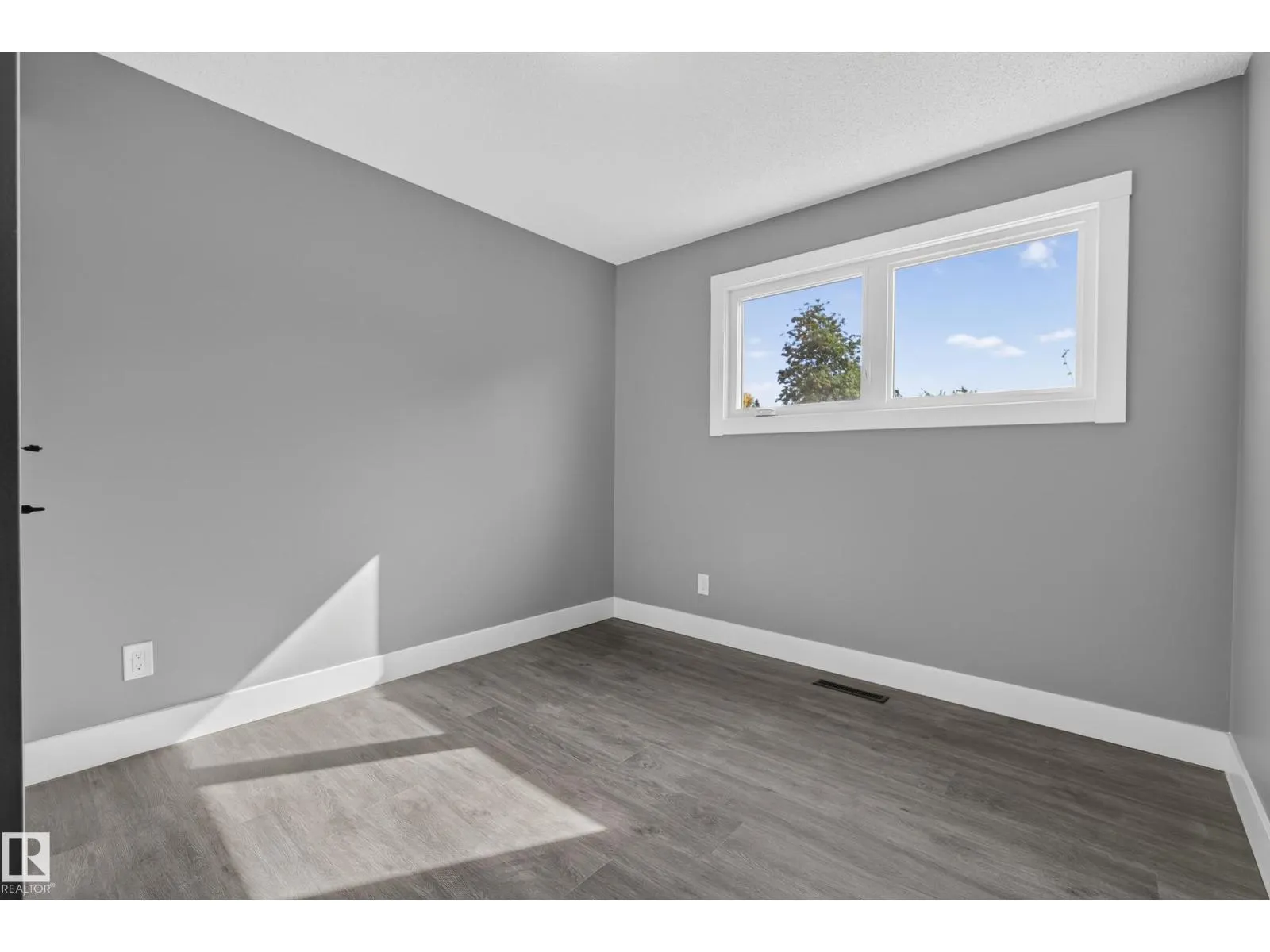 25 MILBURN CR
