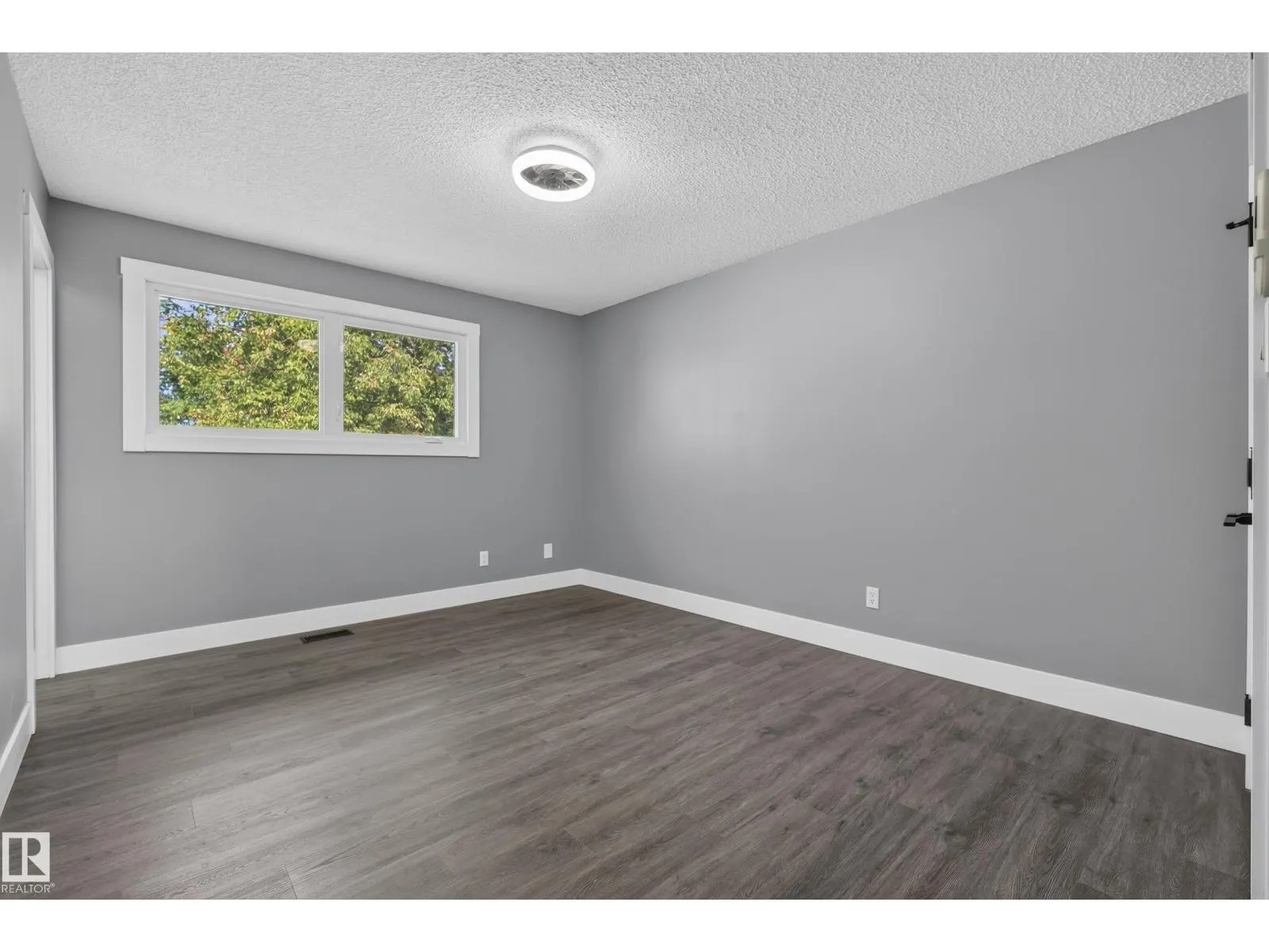 25 MILBURN CR