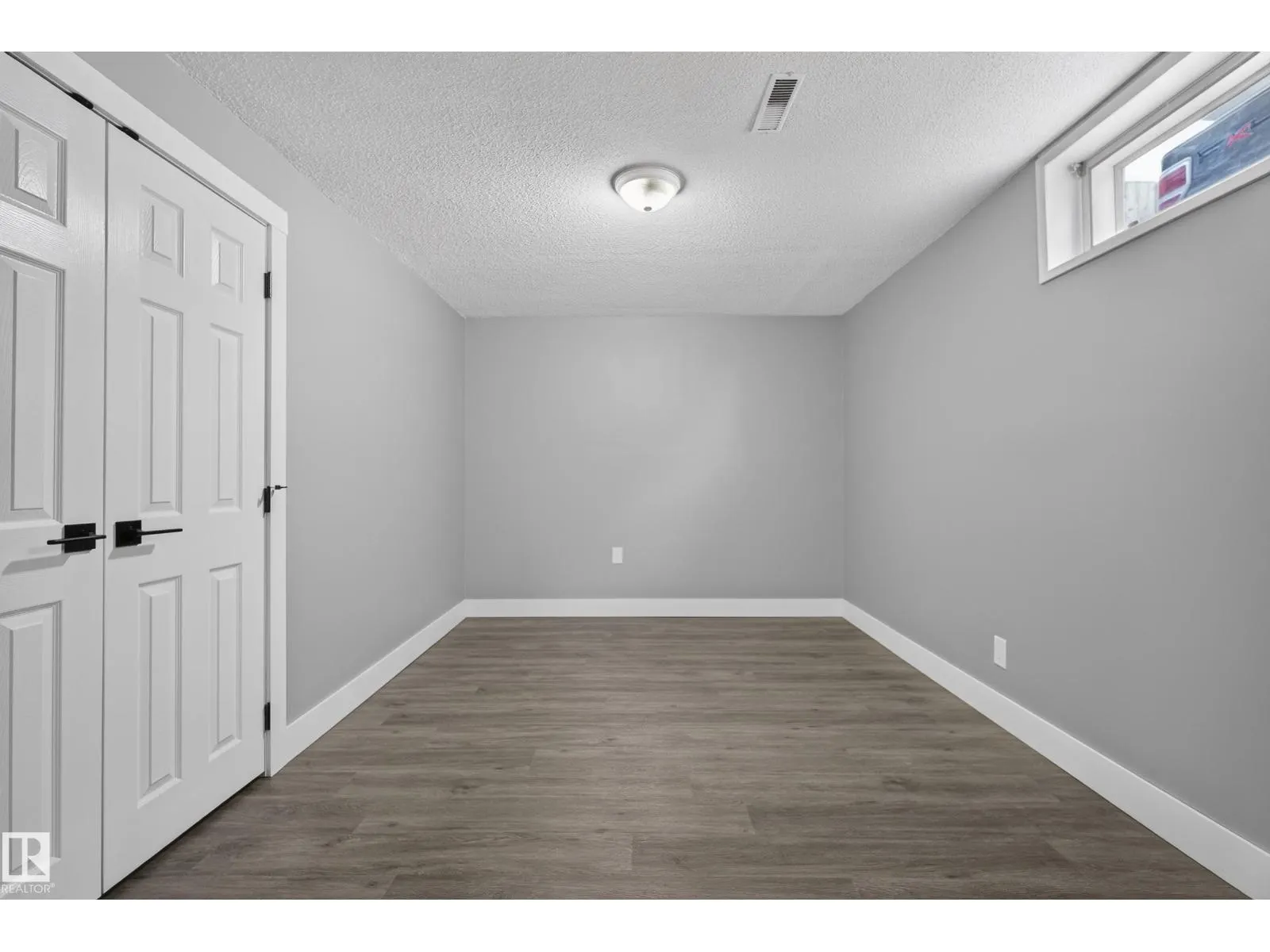 25 MILBURN CR