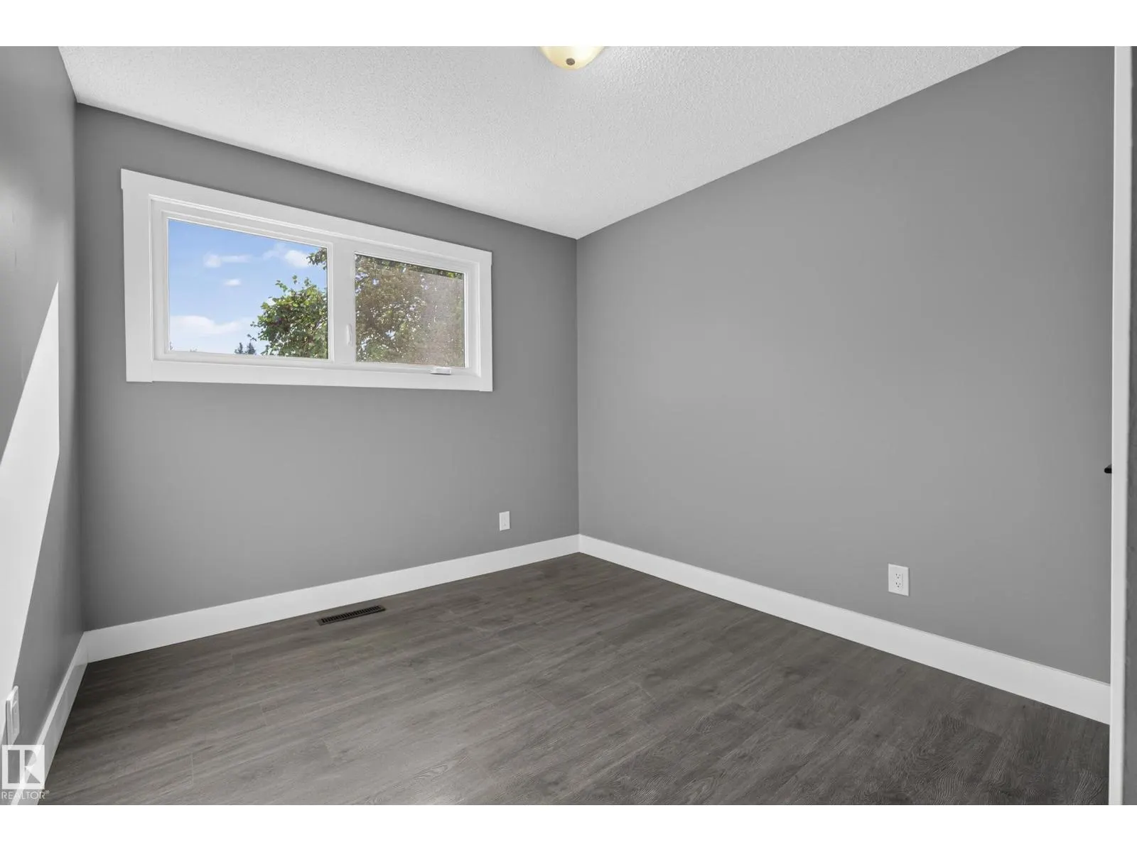 25 MILBURN CR