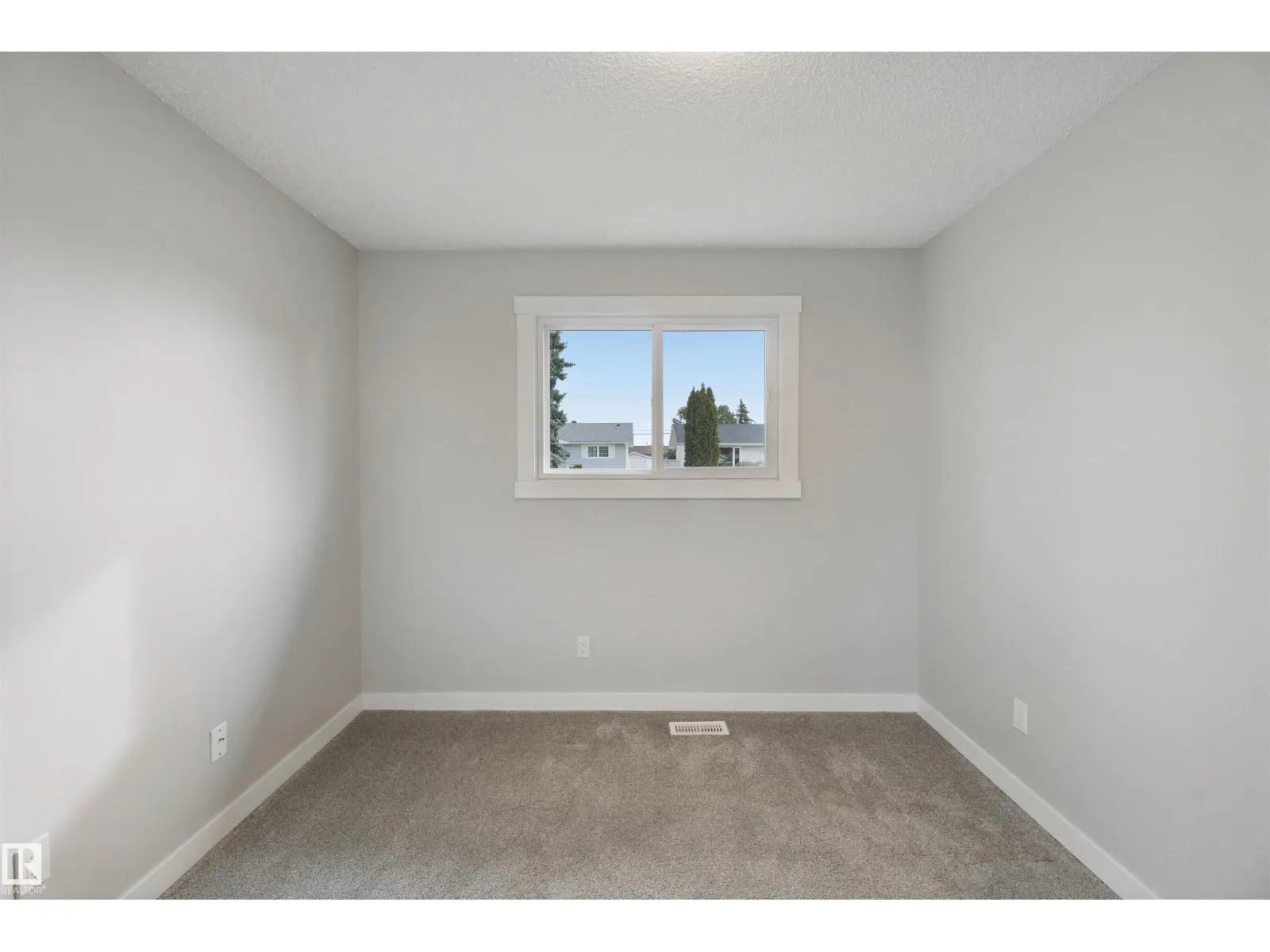 13212 73 ST NW