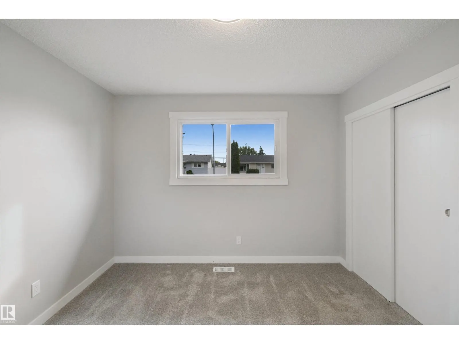 13212 73 ST NW
