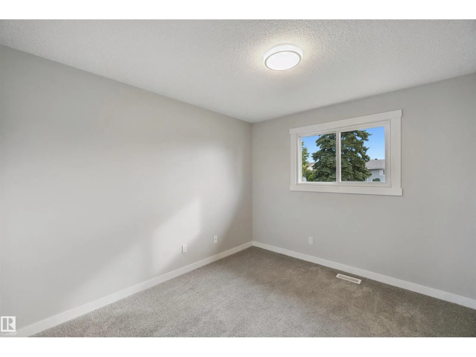 13212 73 ST NW