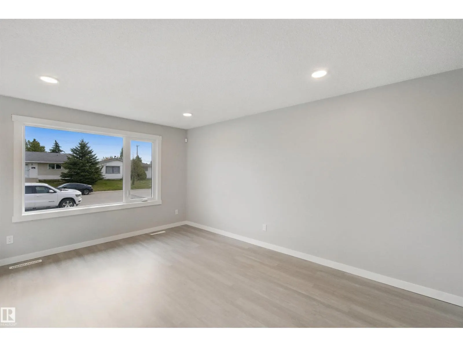 13212 73 ST NW