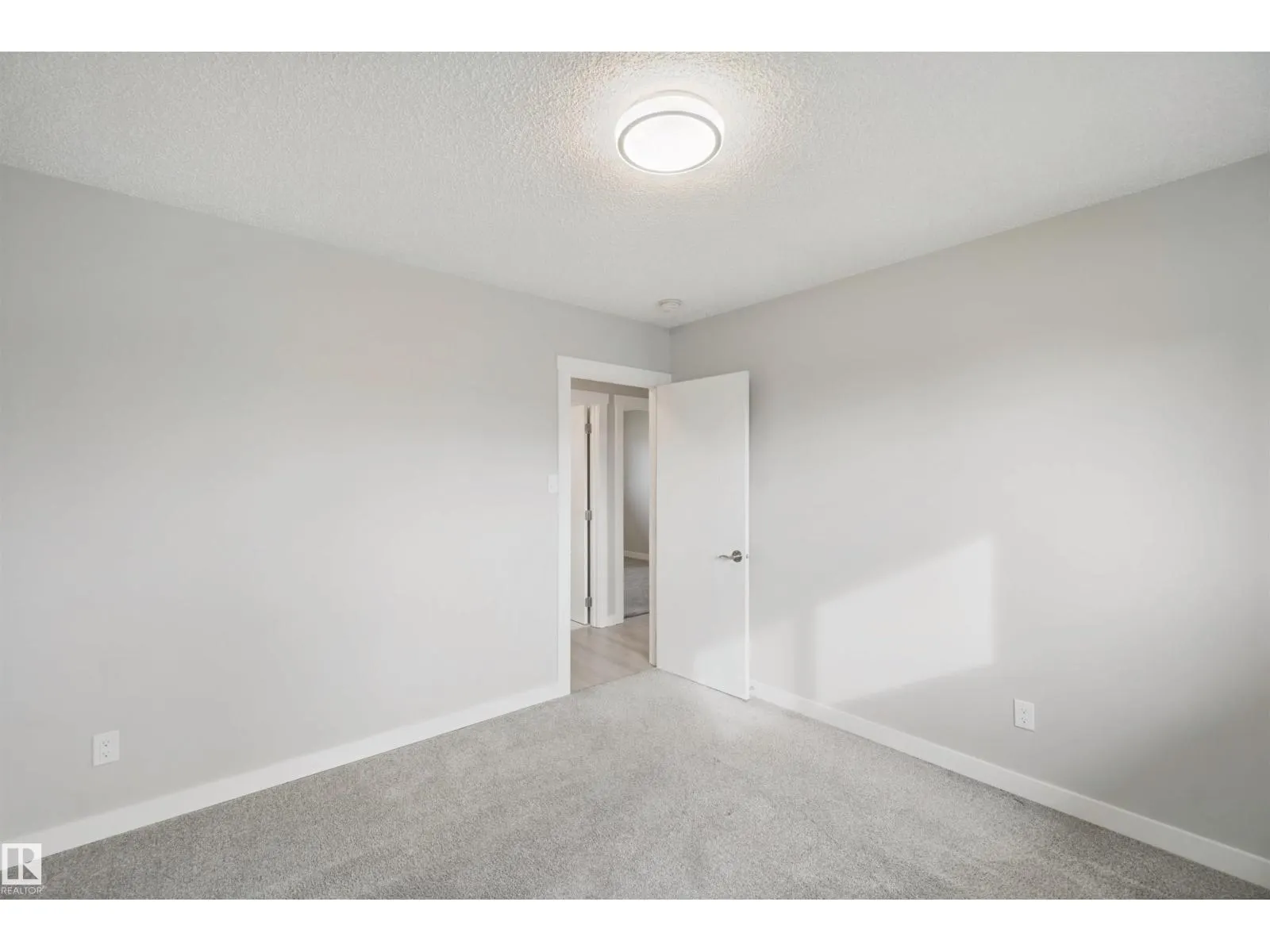 13212 73 ST NW
