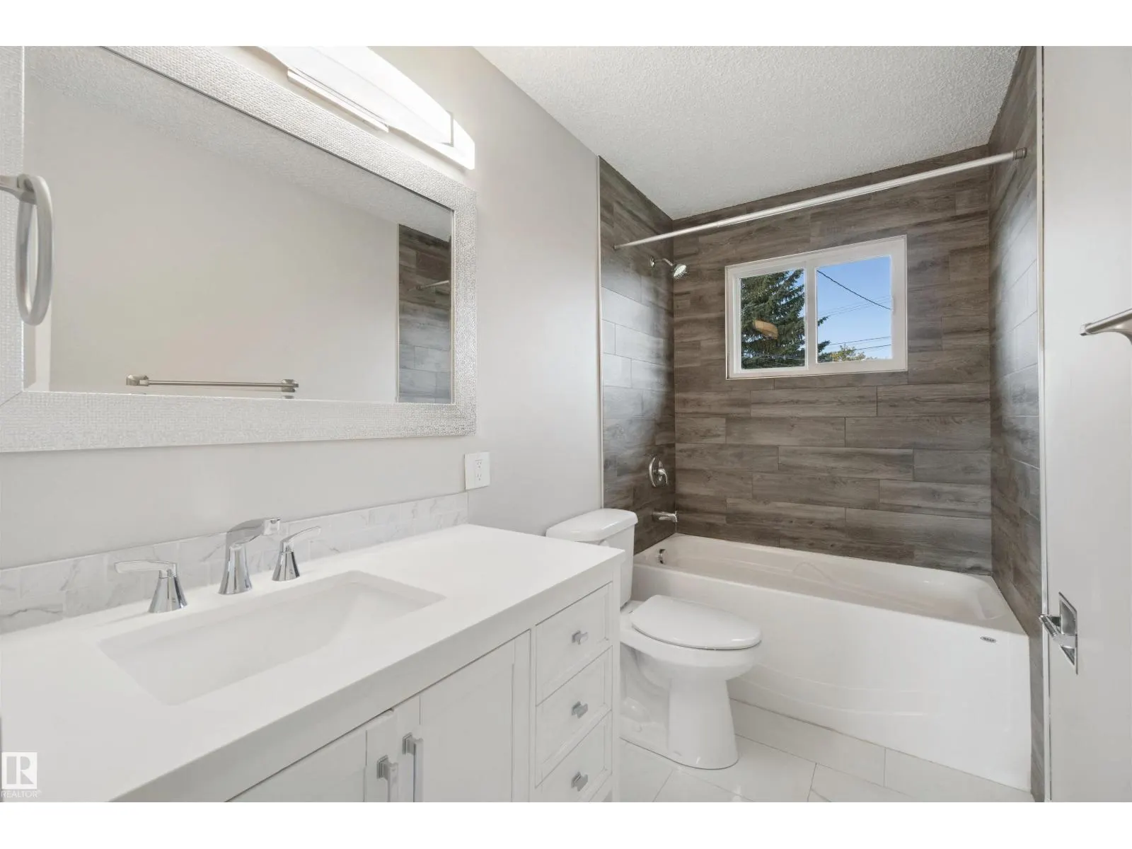 13212 73 ST NW