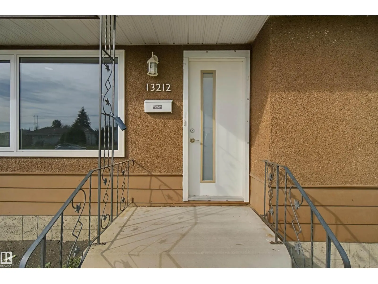 13212 73 ST NW